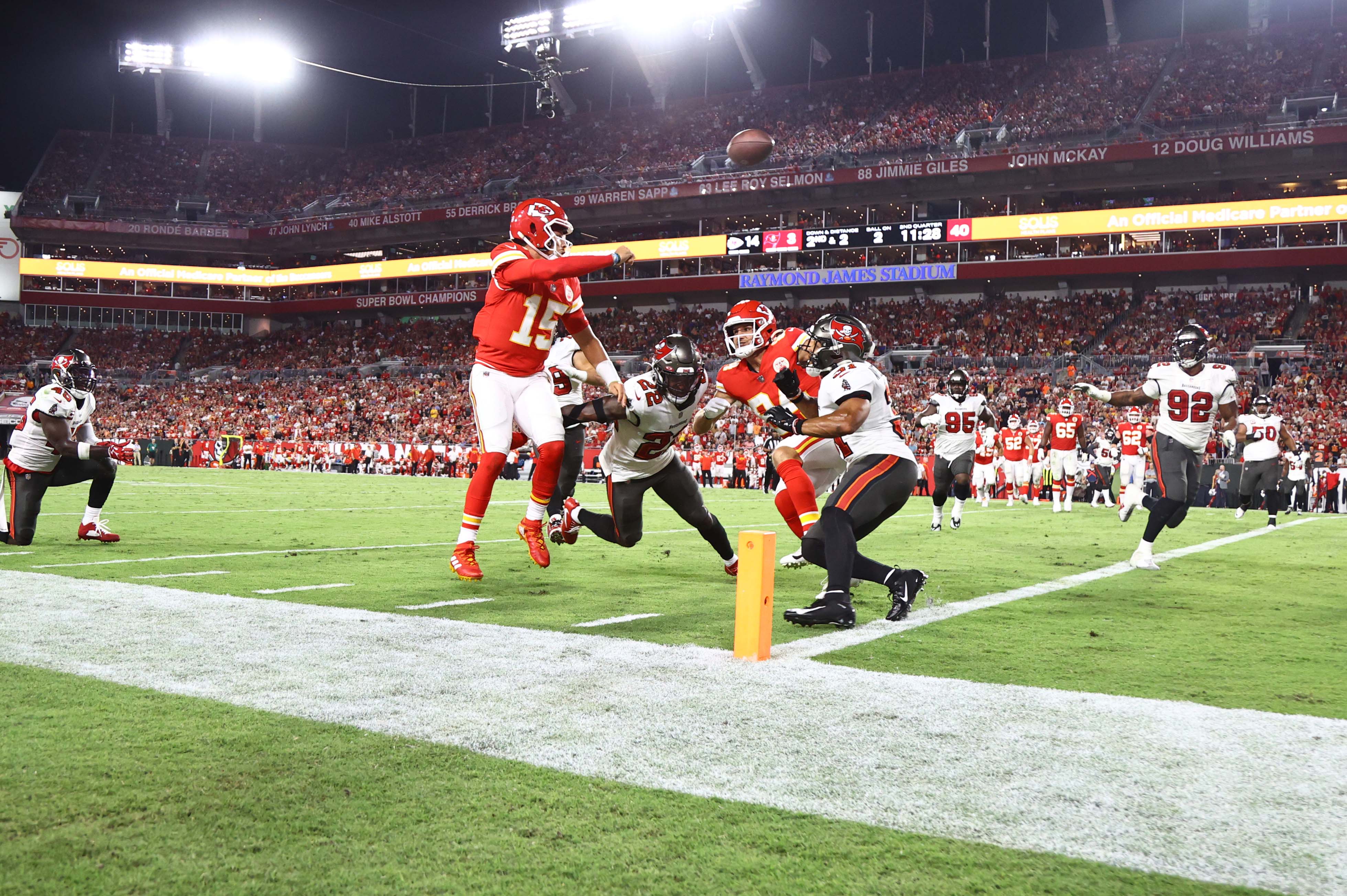Chiefs QB Patrick Mahomes throws the ball in for a touchdown against the Buccaneers.