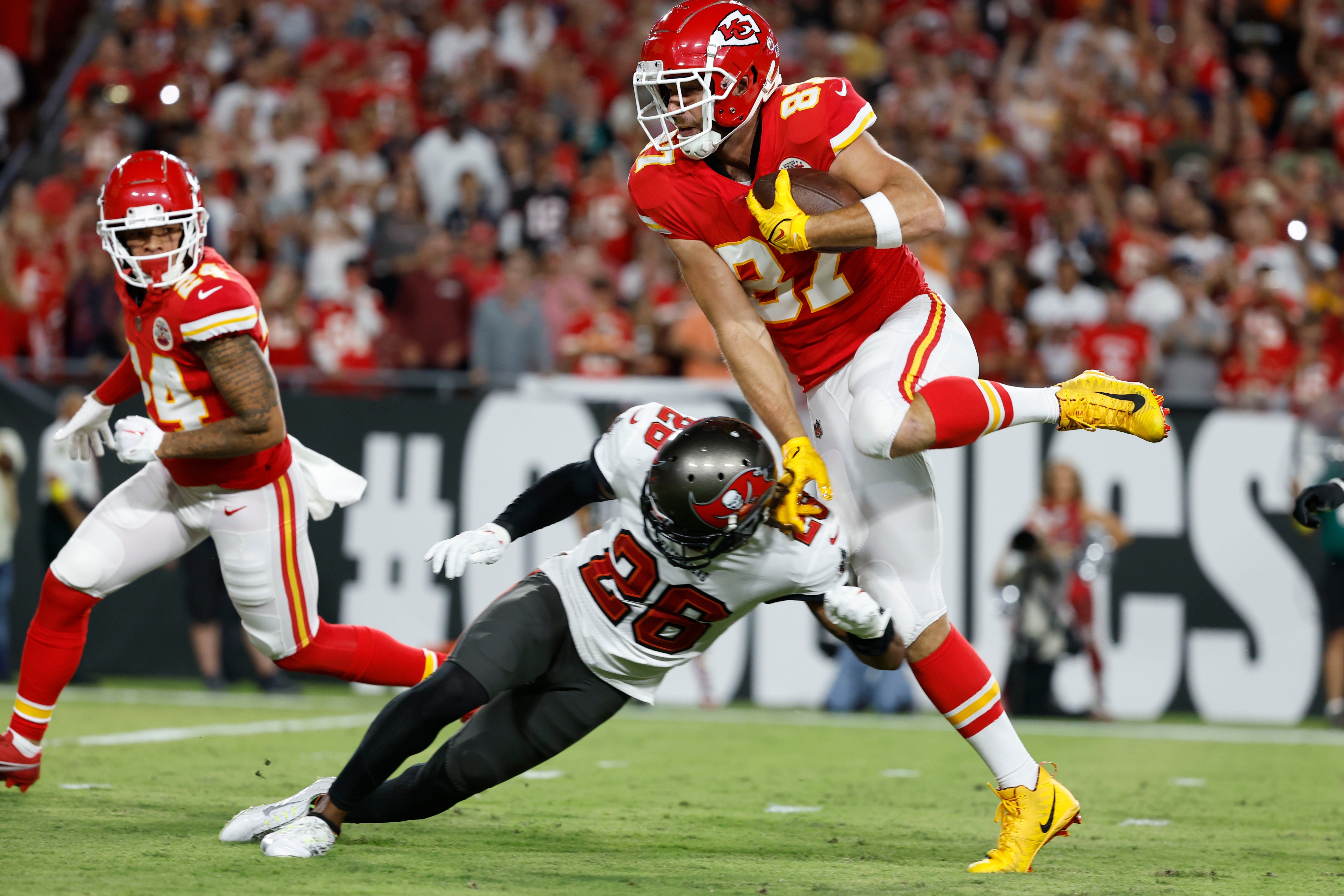 Chiefs tight end Travis Kelce runs the ball in for a touchdown against the Buccaneers.