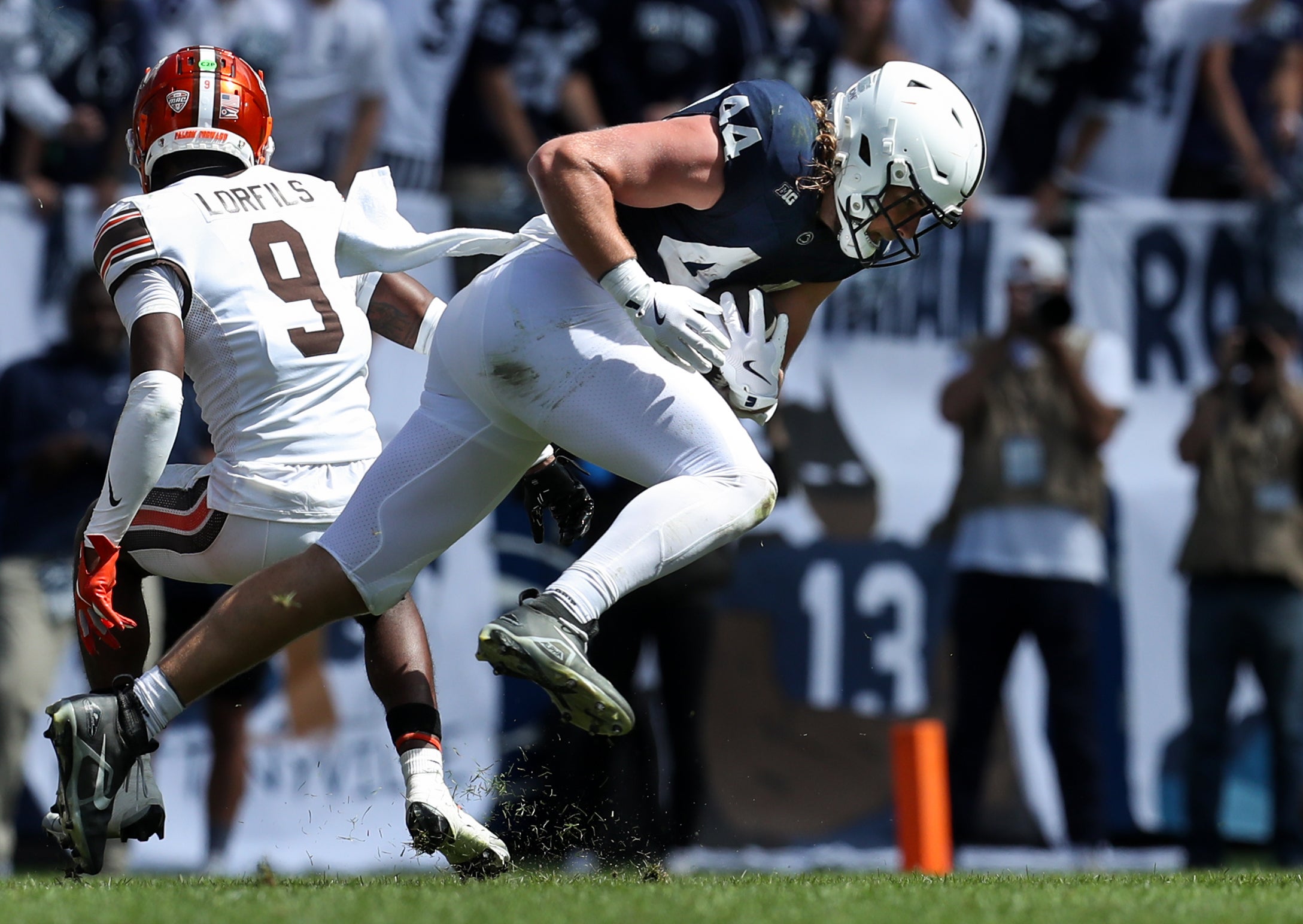 Sep 7, 2024; University Park, Pennsylvania, USA; Penn State Nittany Lions tight end Tyler Warren (44) runs with the ball following a catch during the third quarter against the Bowling Green Falcons at Beaver Stadium. Penn State defeated Bowling Green 34-27.