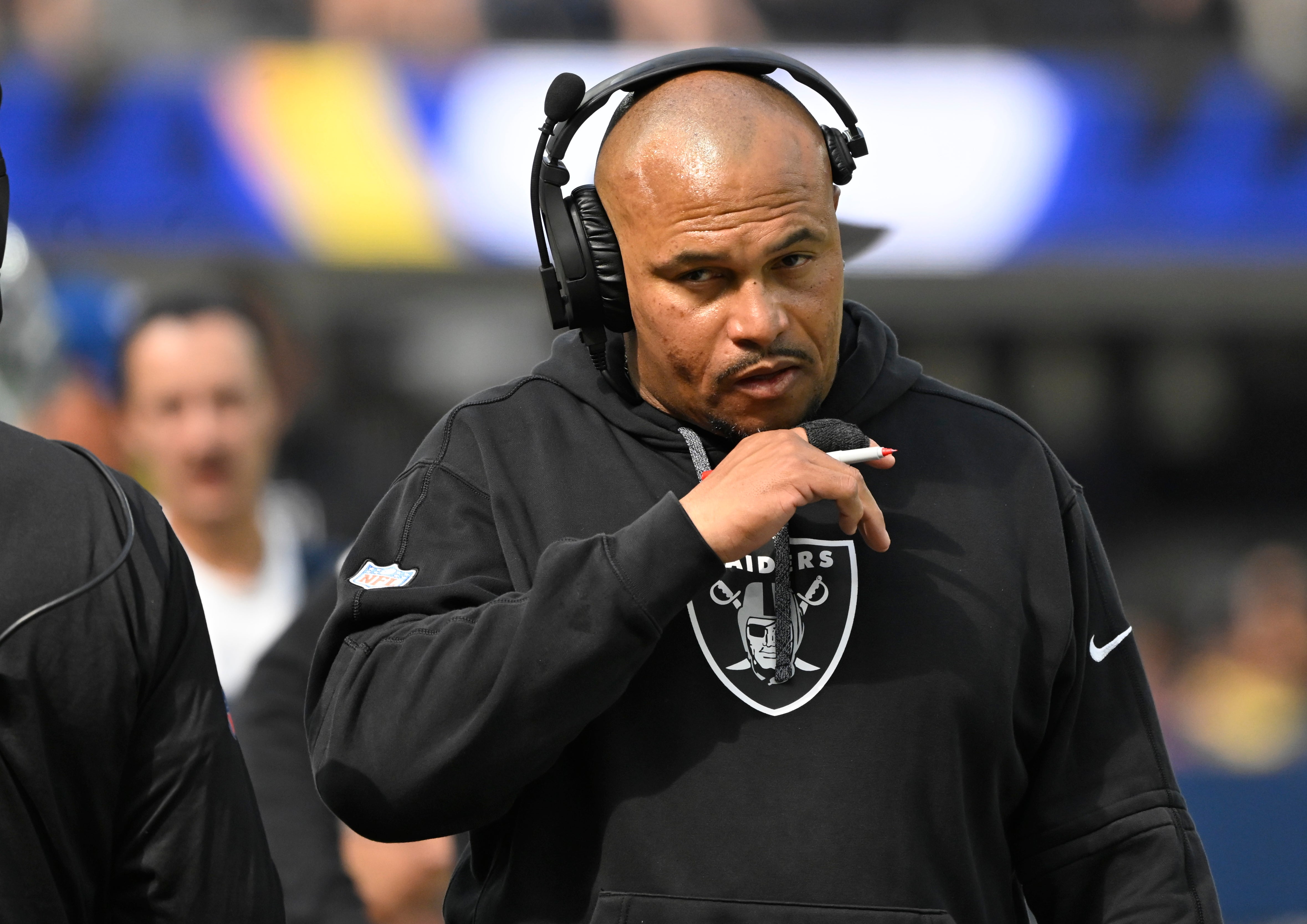 Las Vegas Raiders head coach Antonio Pierce