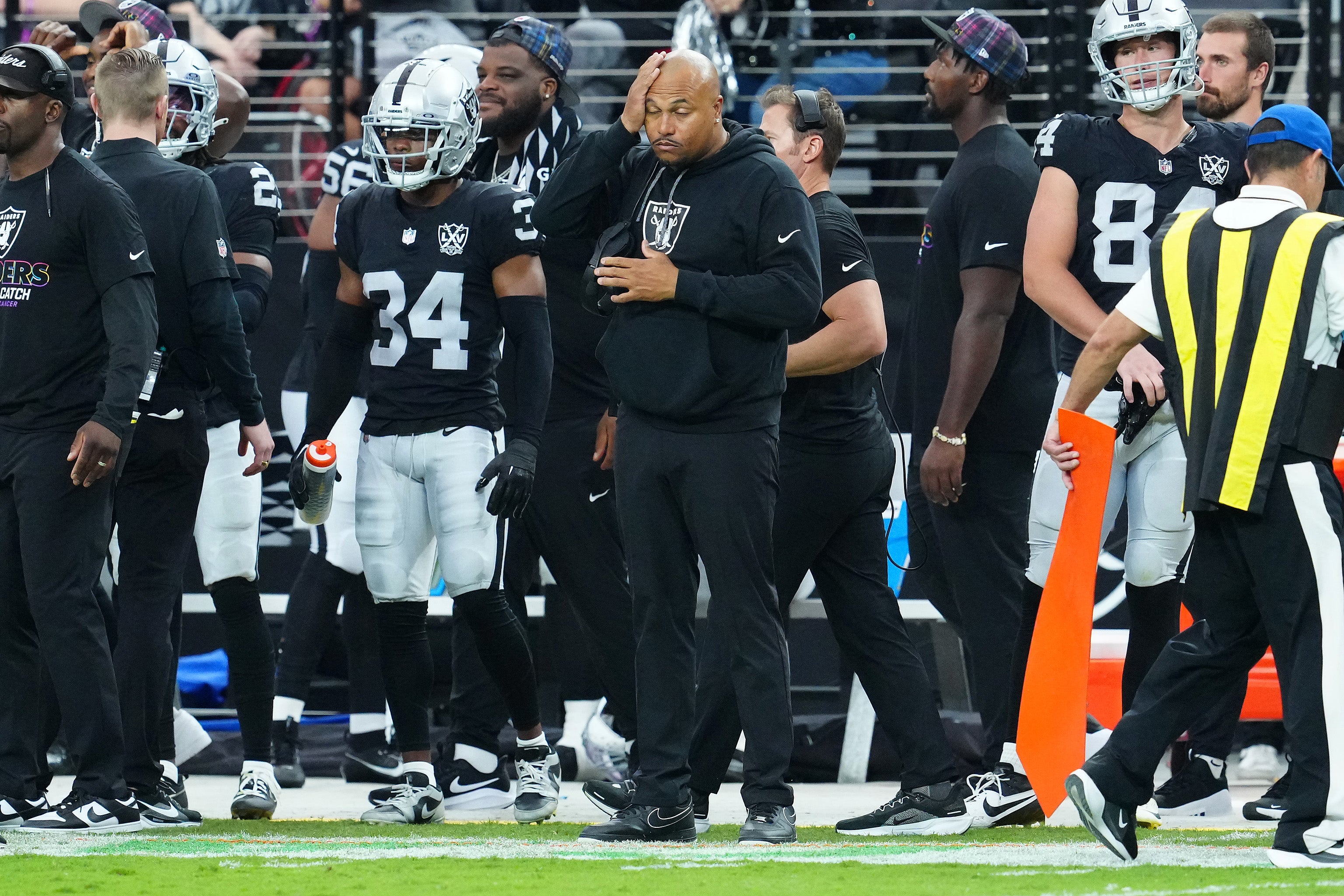 Las Vegas Raiders head coach Antonio Pierce