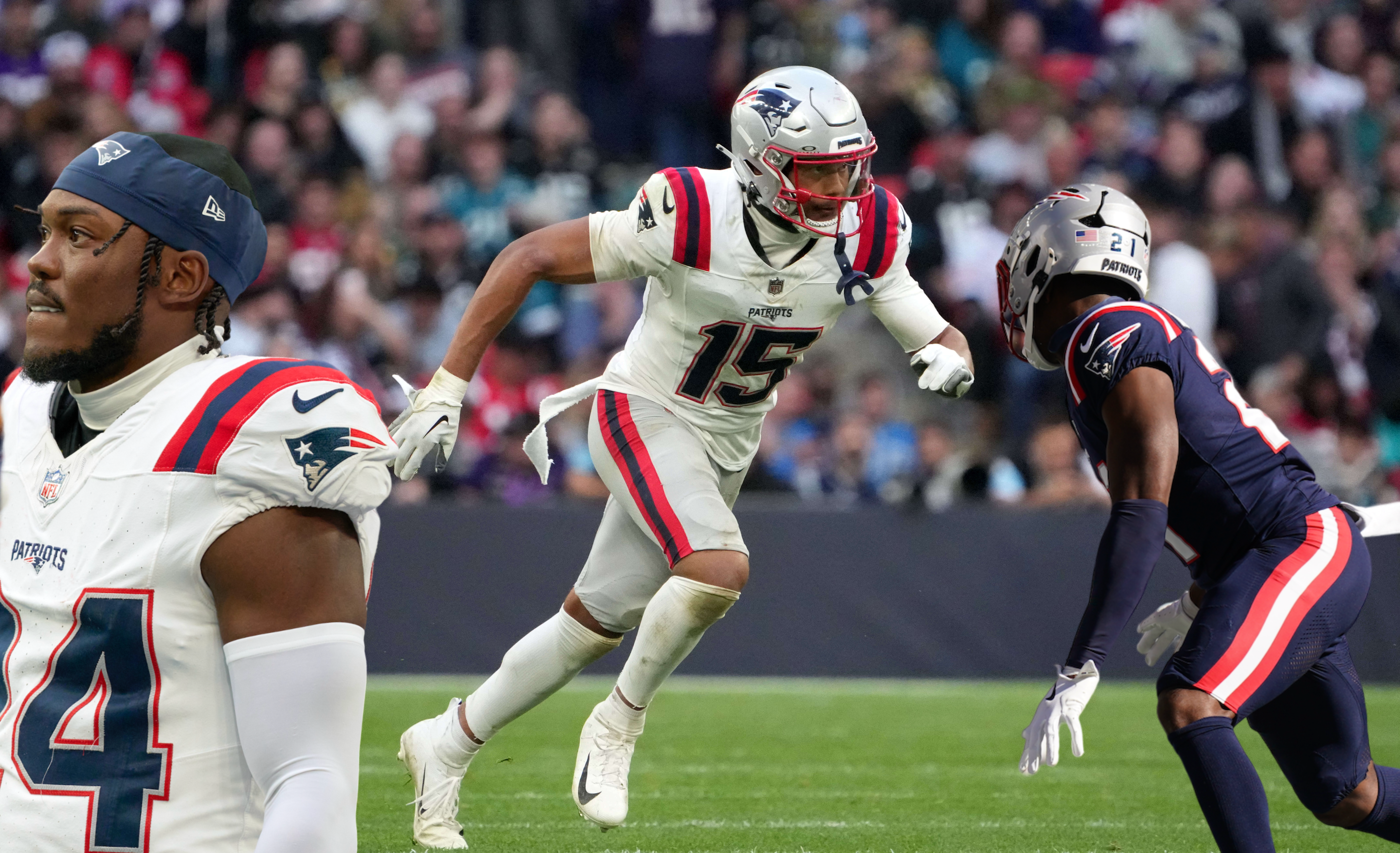 Patriots safeties Marte Mapu, Jaylinn Hawkins, and Dell Pettus