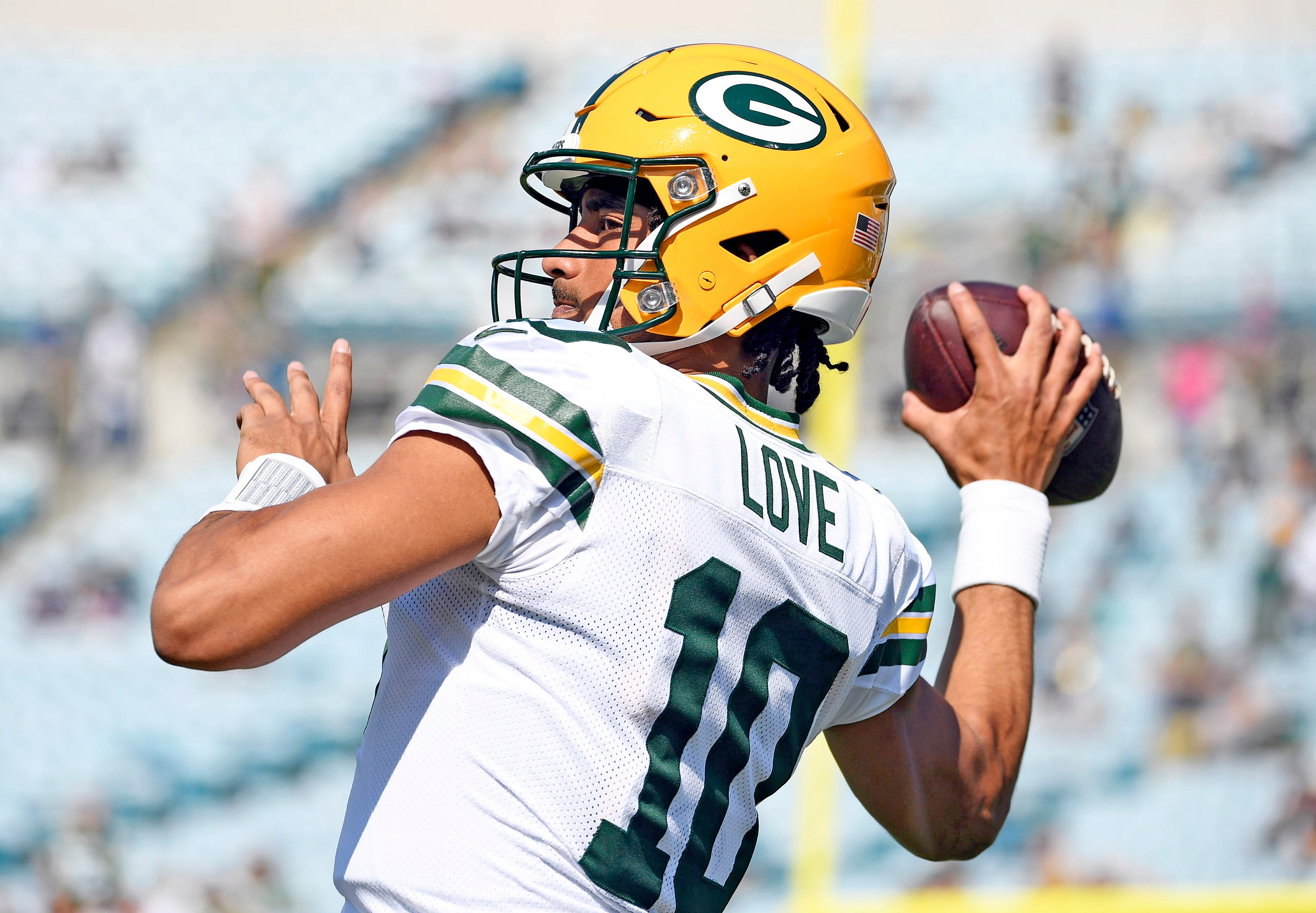 Green Bay Packers quarterback Jordan Love (10) warms up before the game against the Jacksonville Jaguars at EverBank Stadium.