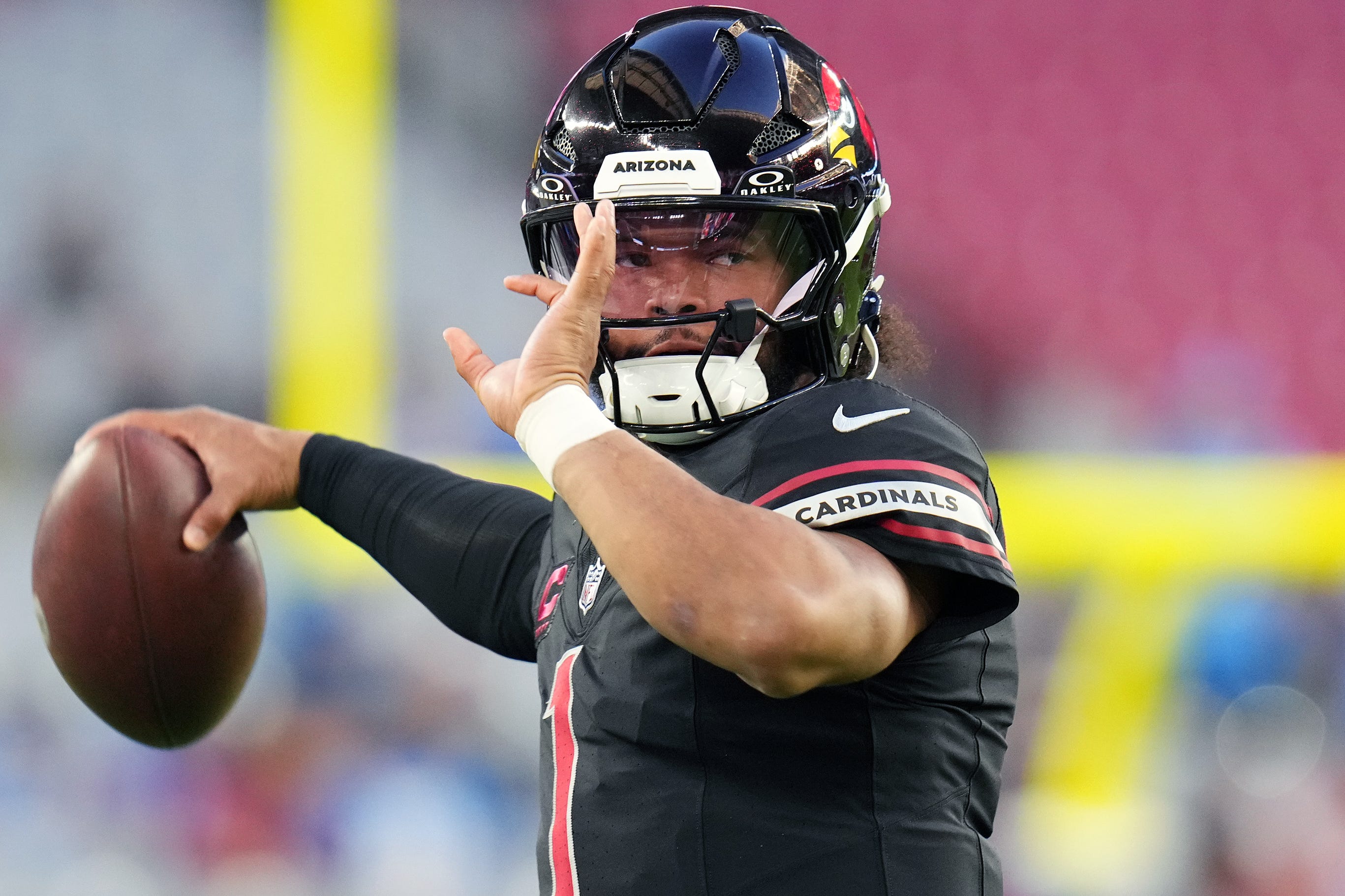 Arizona Cardinals quarterback Kyler Murray (1) throws the ball before their game against the Los Angeles Chargers at State Farm Stadium in Glendale on Oct. 21, 2024.