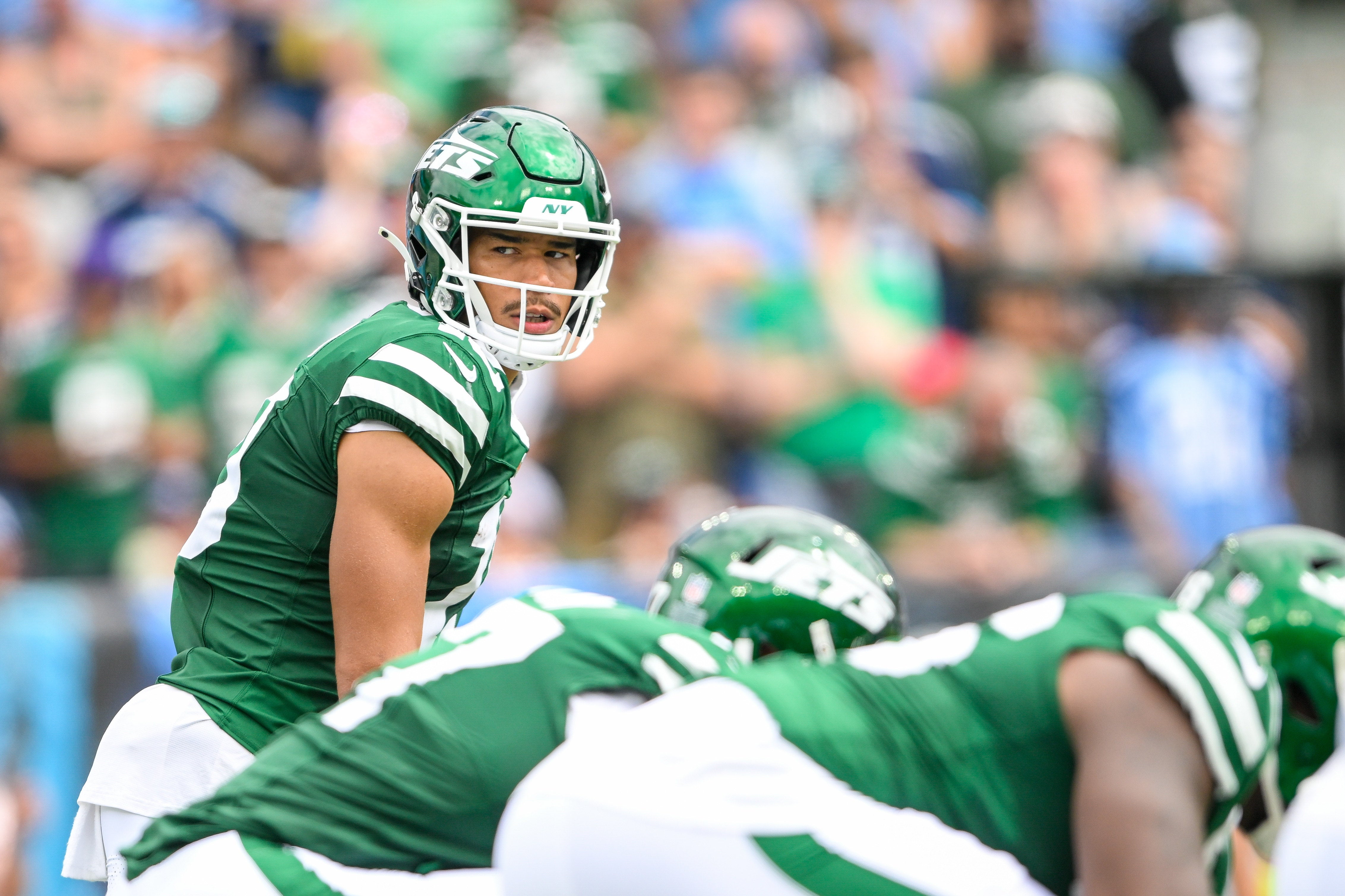 New York Jets wide receiver Allen Lazard (10) looks into the backfield against the Tennessee Titans during the first half at Nissan Stadium.