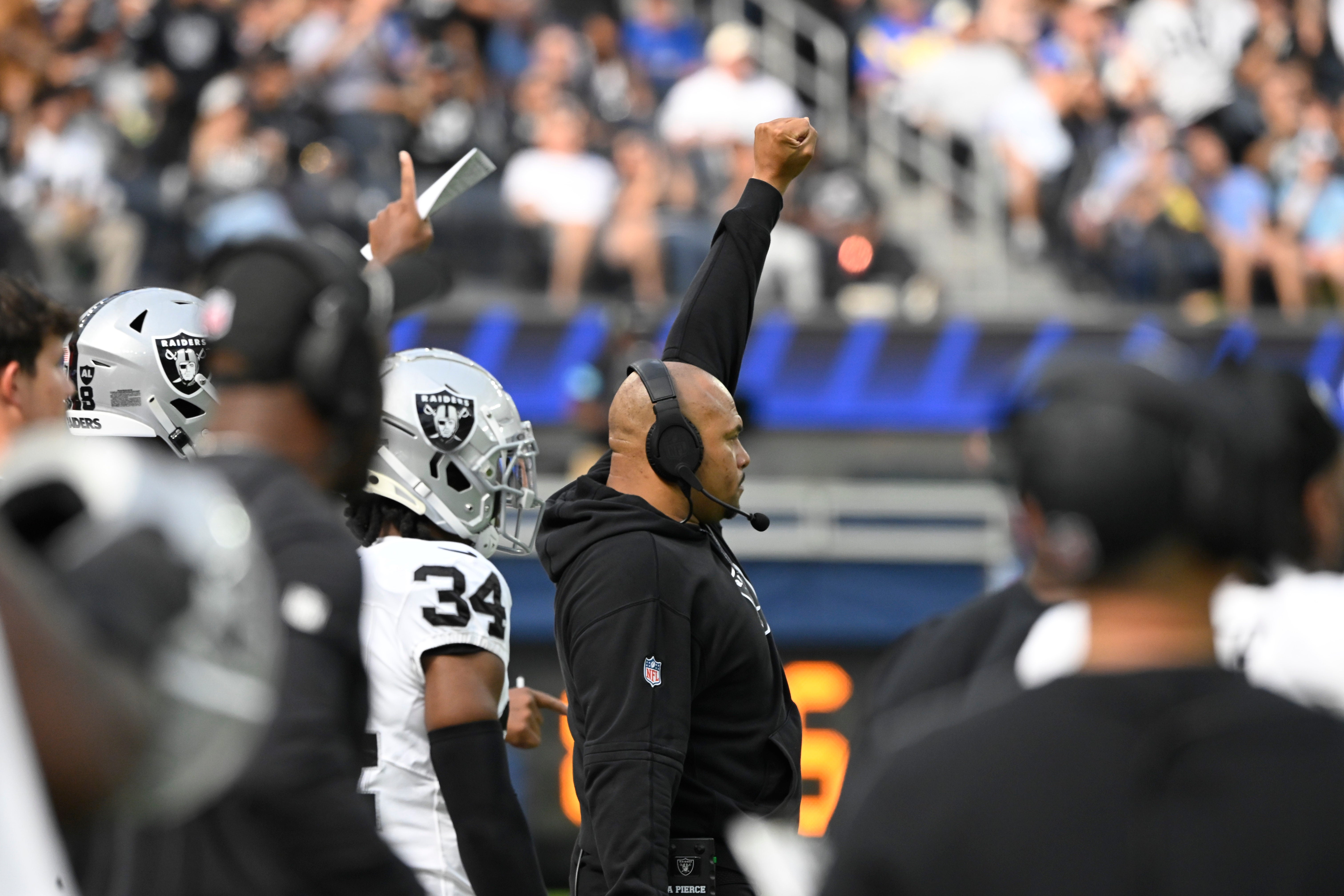 Las Vegas Raiders head coach Antonio Pierce