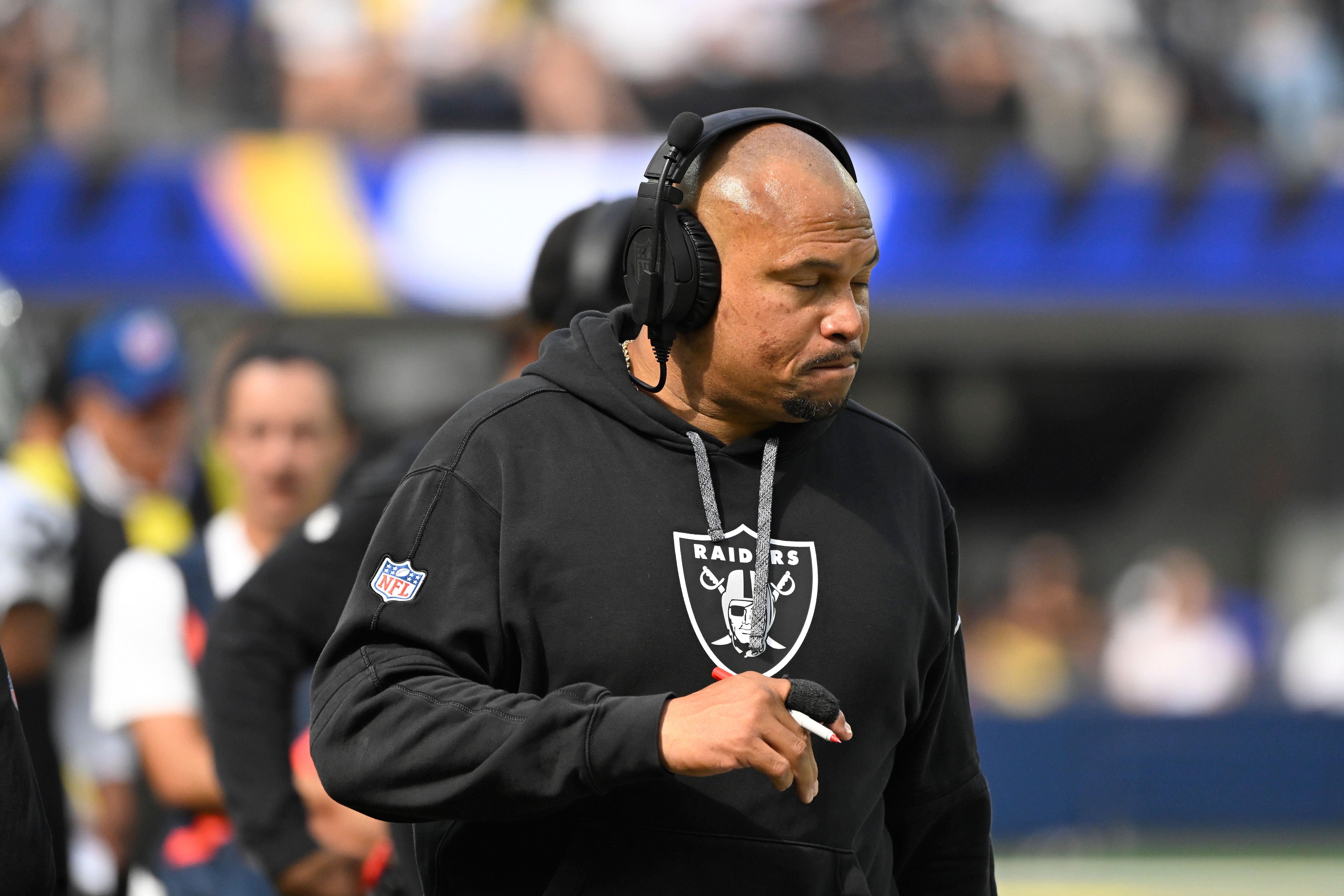 Las Vegas Raiders head coach Antonio Pierce