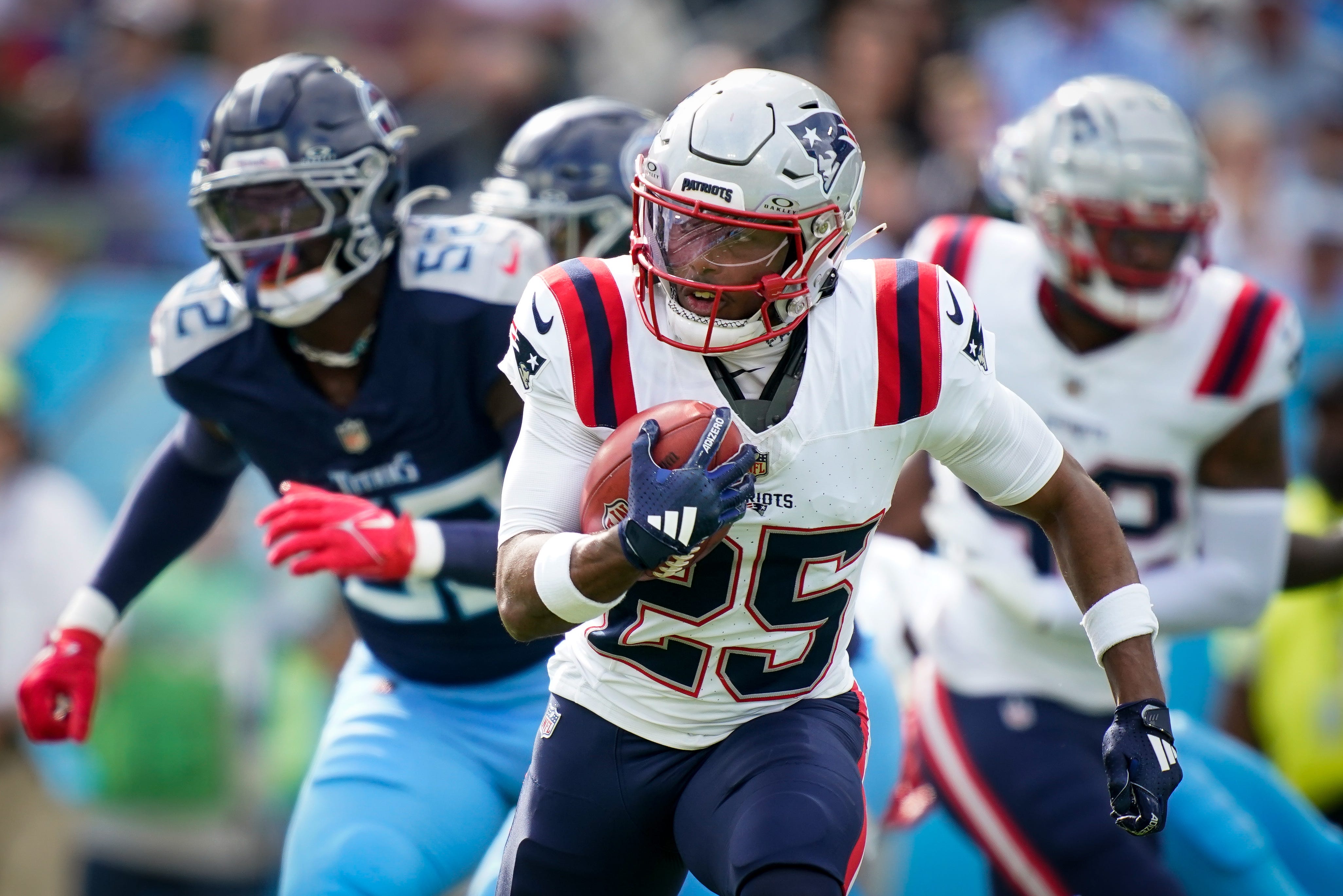 New England Patriots cornerback Marcus Jones (25) runs the ball against the Tennessee Titans during the first quarter at Nissan Stadium in Nashville, Tenn., Sunday, Nov. 3, 2024.