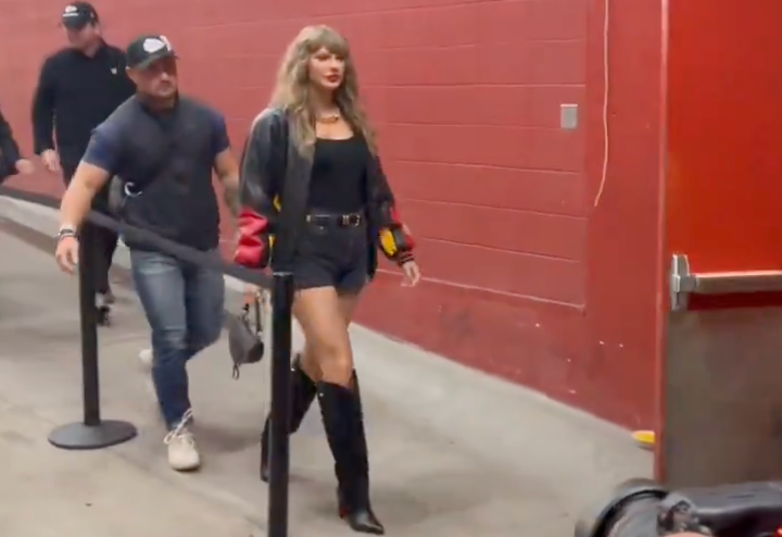 Taylor Swift arrives at Arrowhead Stadium on Monday, Nov. 4 for Kansas City Chiefs primetime matchup against Tampa Bay Buccaneers.
