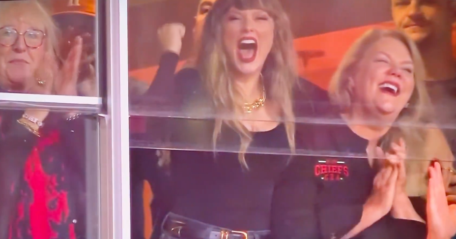 Taylor Swift celebrates with her mom and Donna Kelce after DeAndre Hopkins gives the Kansas City Chiefs the lead over the Buccaneers on Monday Night Football.