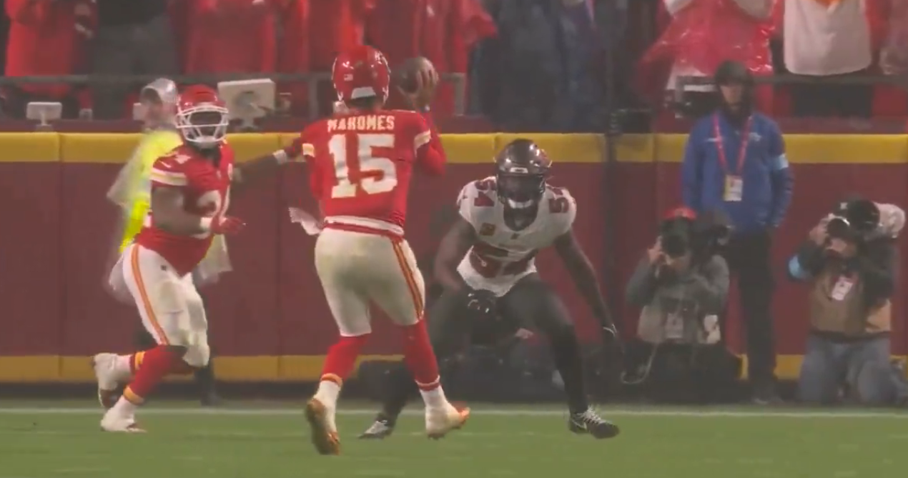 Chiefs QB Patrick Mahomes suffers an ankle injury in Week 9.