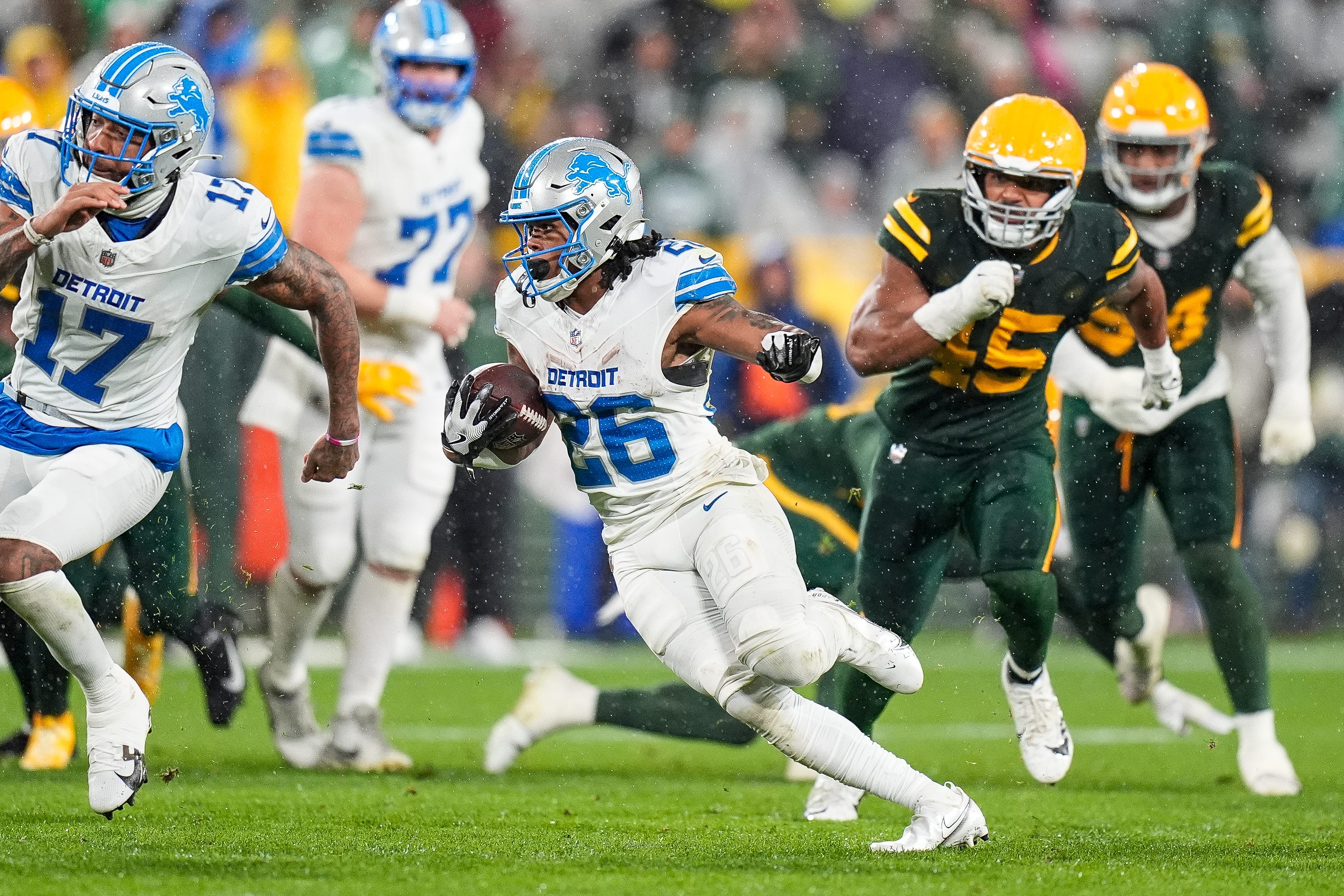 Lions running back Jahmyr Gibbs (26) runs against Green Bay Packers.