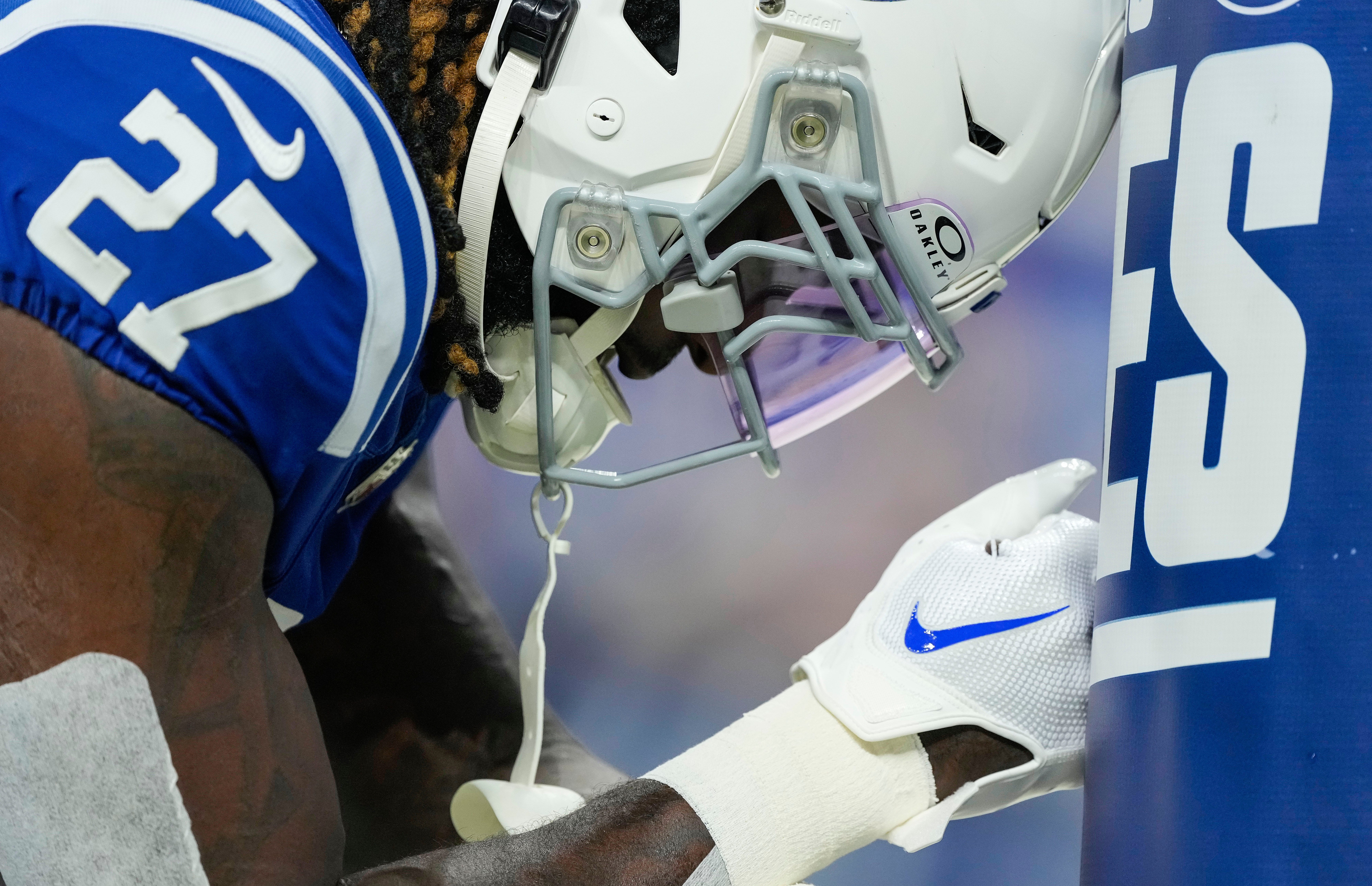 Indianapolis Colts running back Trey Sermon (27) kneels down to pray Sunday, Oct. 20, 2024, ahead of the game against the Miami Dolphins at Lucas Oil Stadium in Indianapolis.