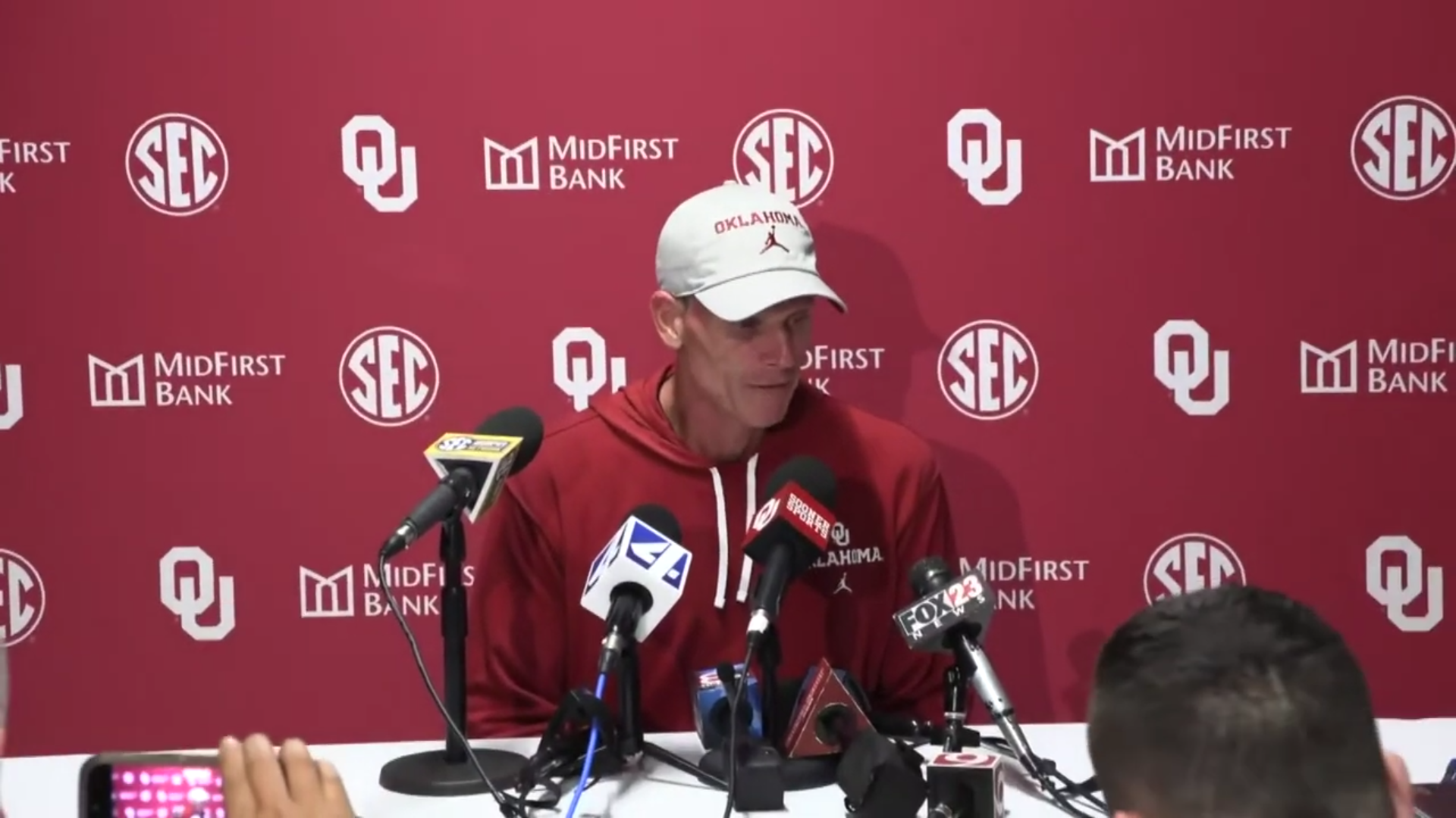 Oklahoma Sooners head coach Brent Venables