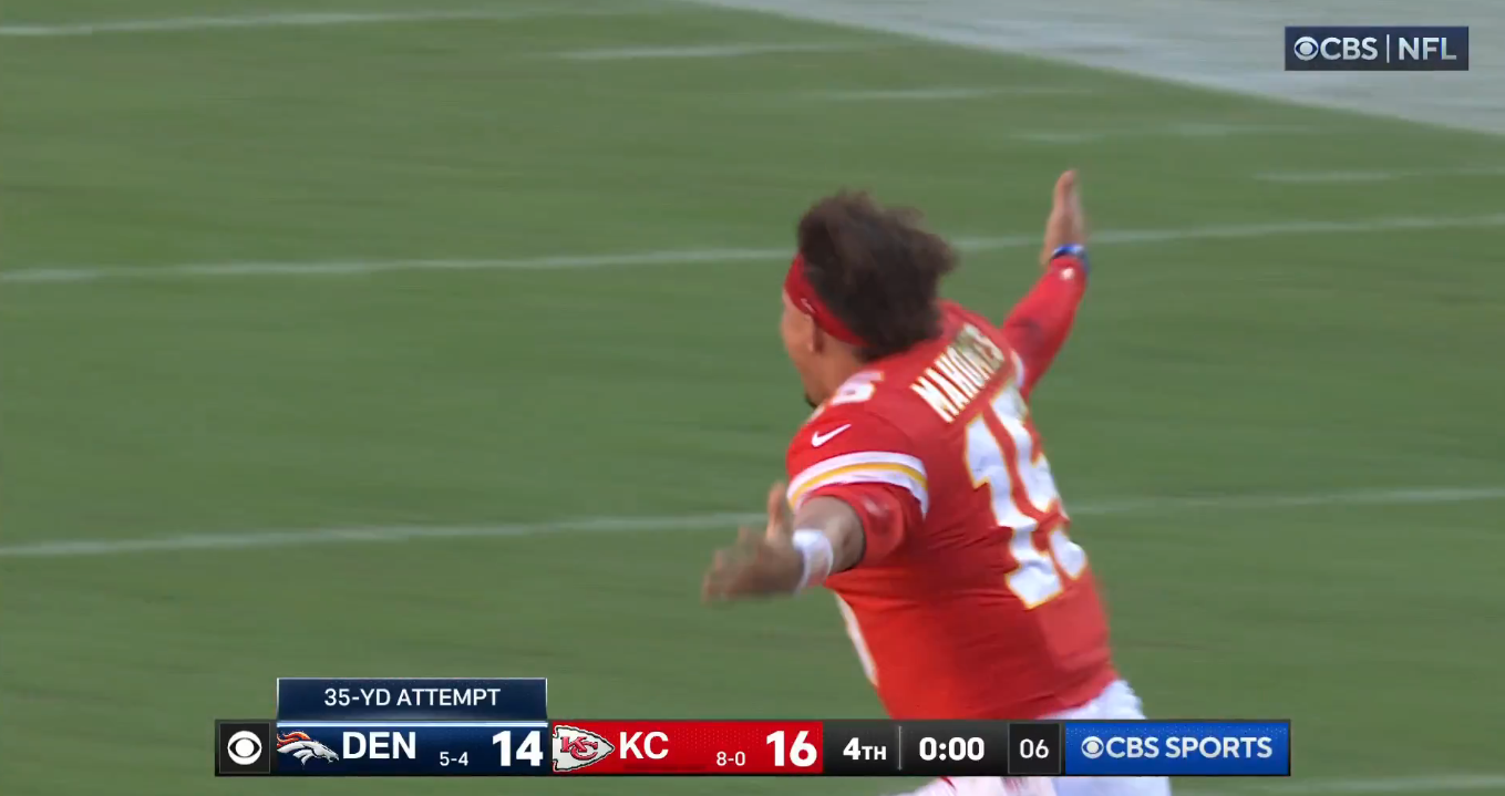 Chiefs QB Patrick Mahomes reacts to LB Leo Chenal's game-winning field goal block.