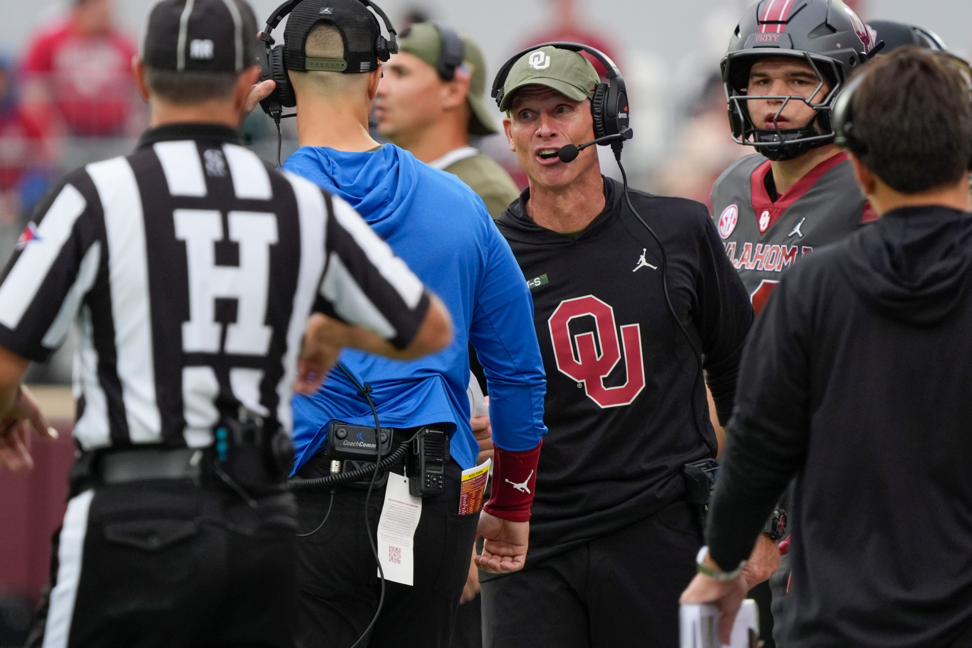 Oklahoma Sooners head coach Brent Venables