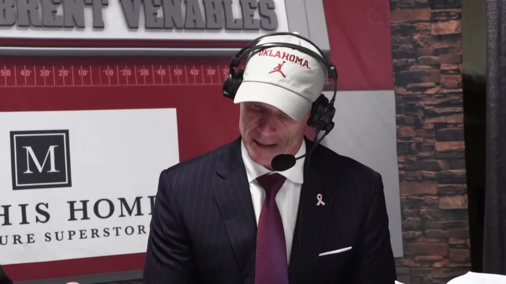 Oklahoma Sooners head coach Brent Venables