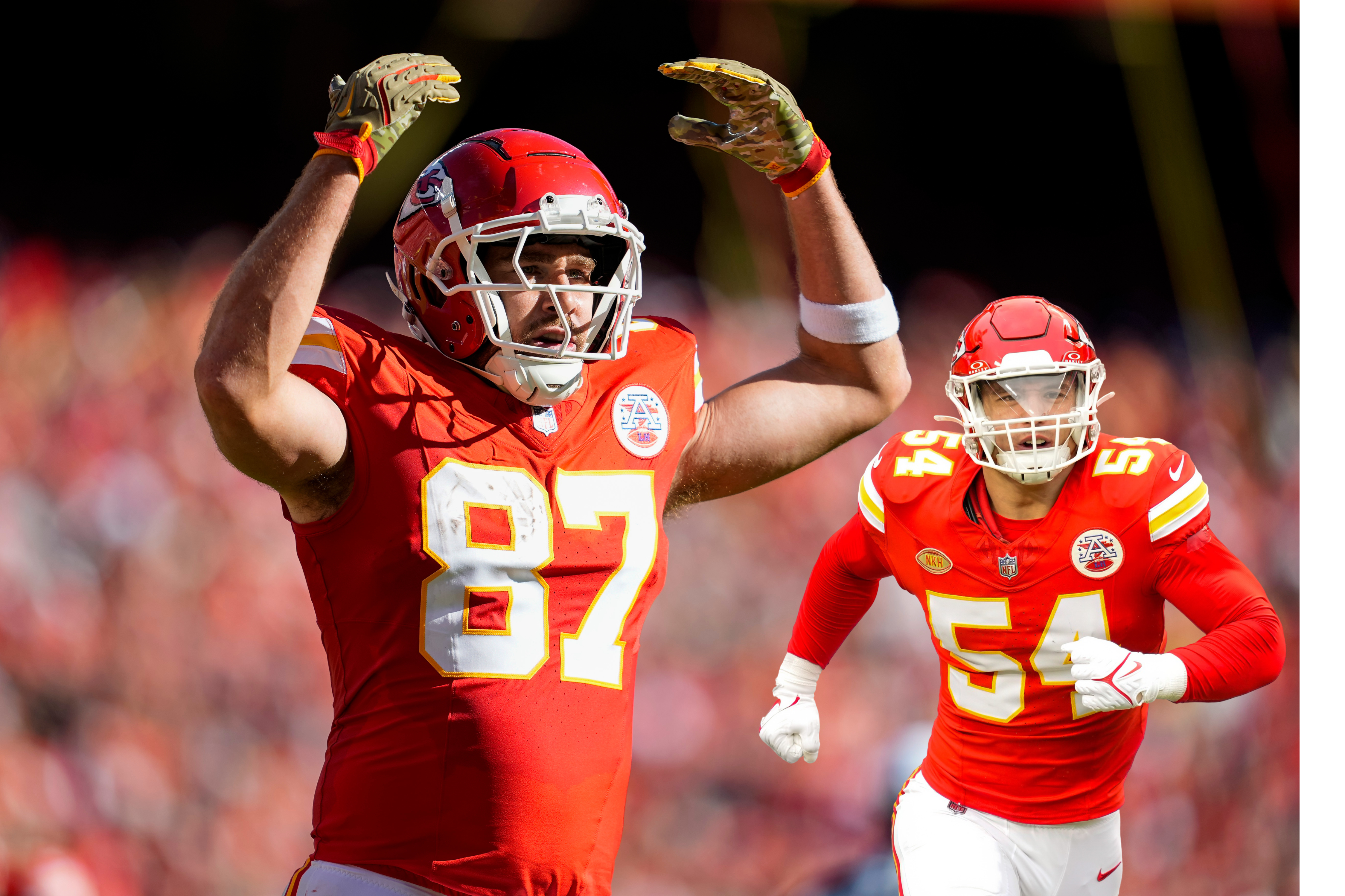 Chiefs LB Leo Chenal asks for Travis Kelce's jersey after blocked field goal