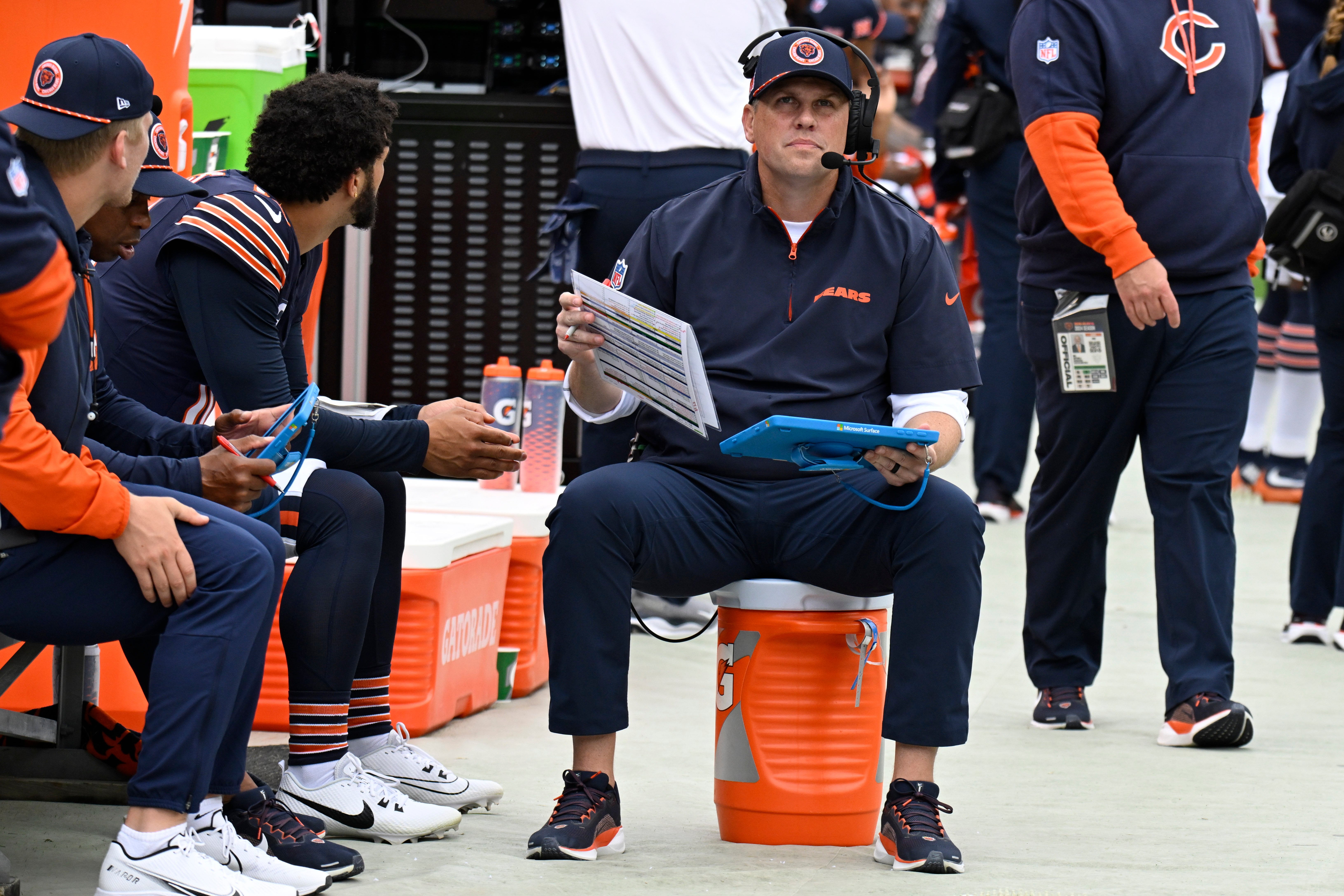 Chicago Bears quarterback Caleb Williams (18) and offensive coordinator Shane Waldron chat during the first half against the Los Angeles Rams at Soldier Field.