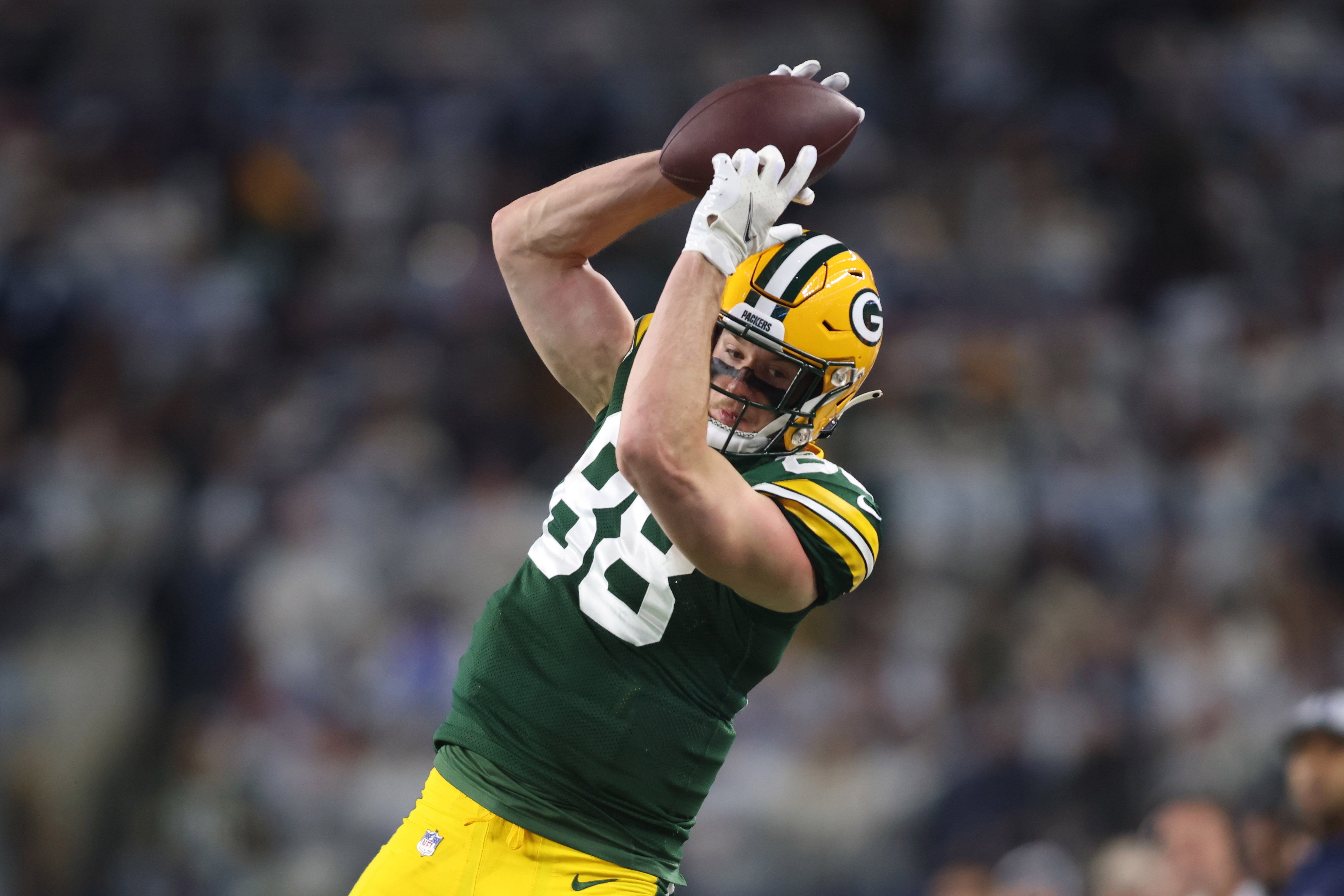 Green Bay Packers tight end Luke Musgrave (88) catches a pass against the Dallas Cowboys during the first half for the 2024 NFC wild card game at AT&T Stadium.