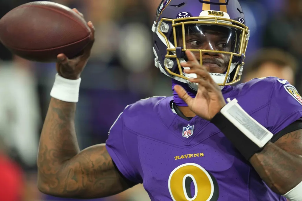 Baltimore Ravens quarterback Lamar Jackson (8) prior to the game against the Cincinnati Bengals at M&T Bank Stadium.