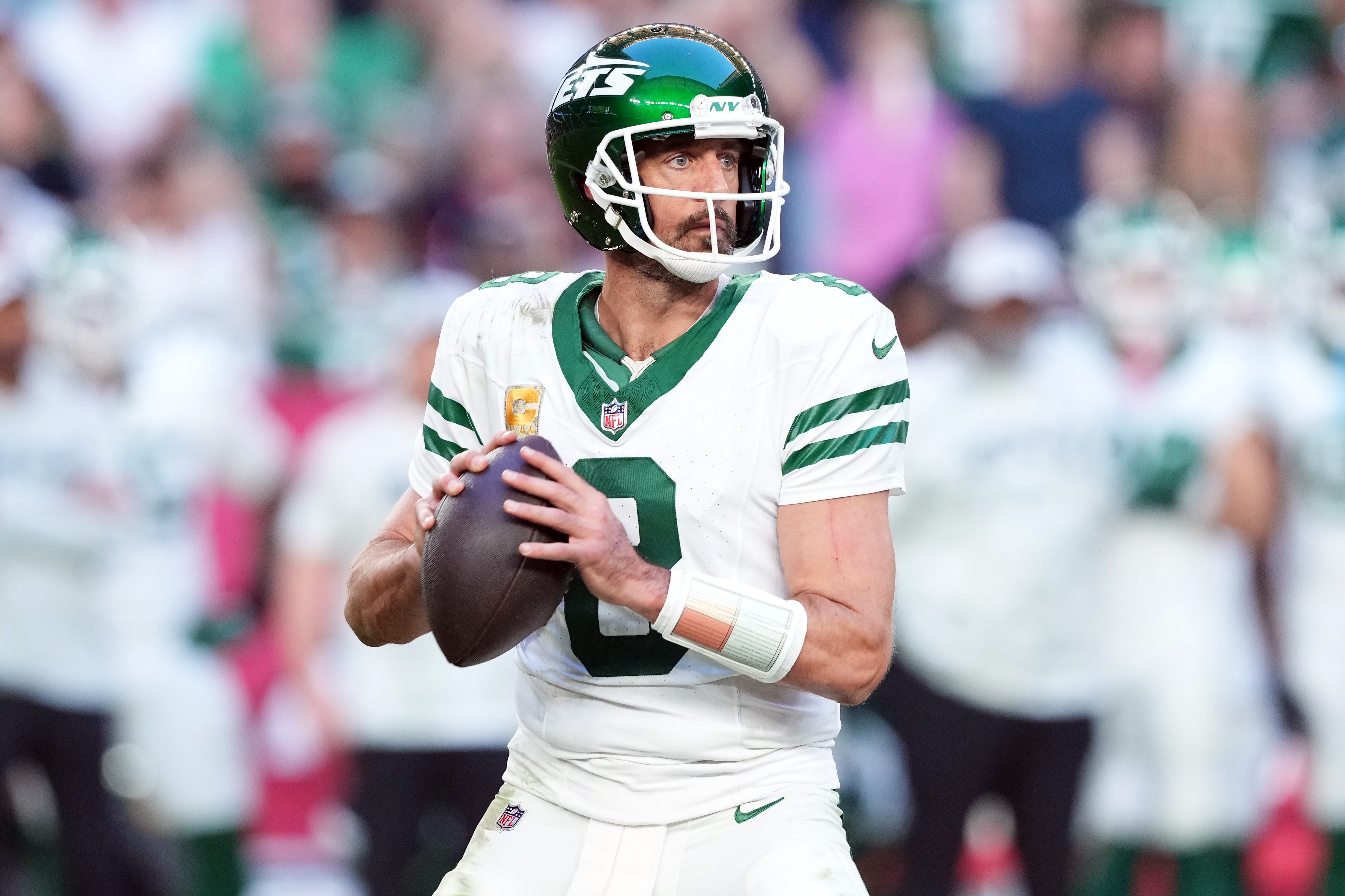 New York Jets quarterback Aaron Rodgers (8) passes against the Arizona Cardinals during the second half at State Farm Stadium.