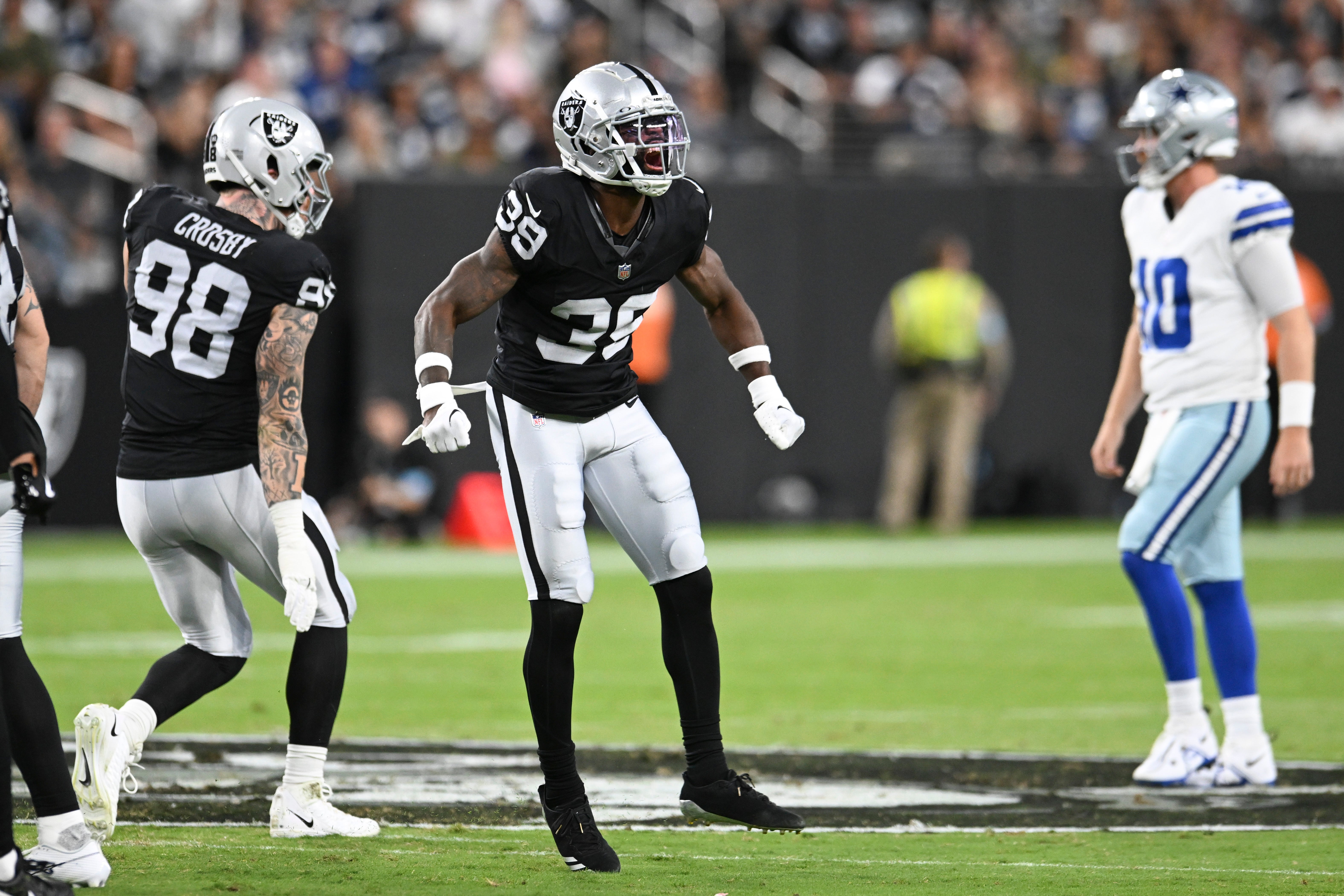 Las vegas Raiders Nate Hobbs