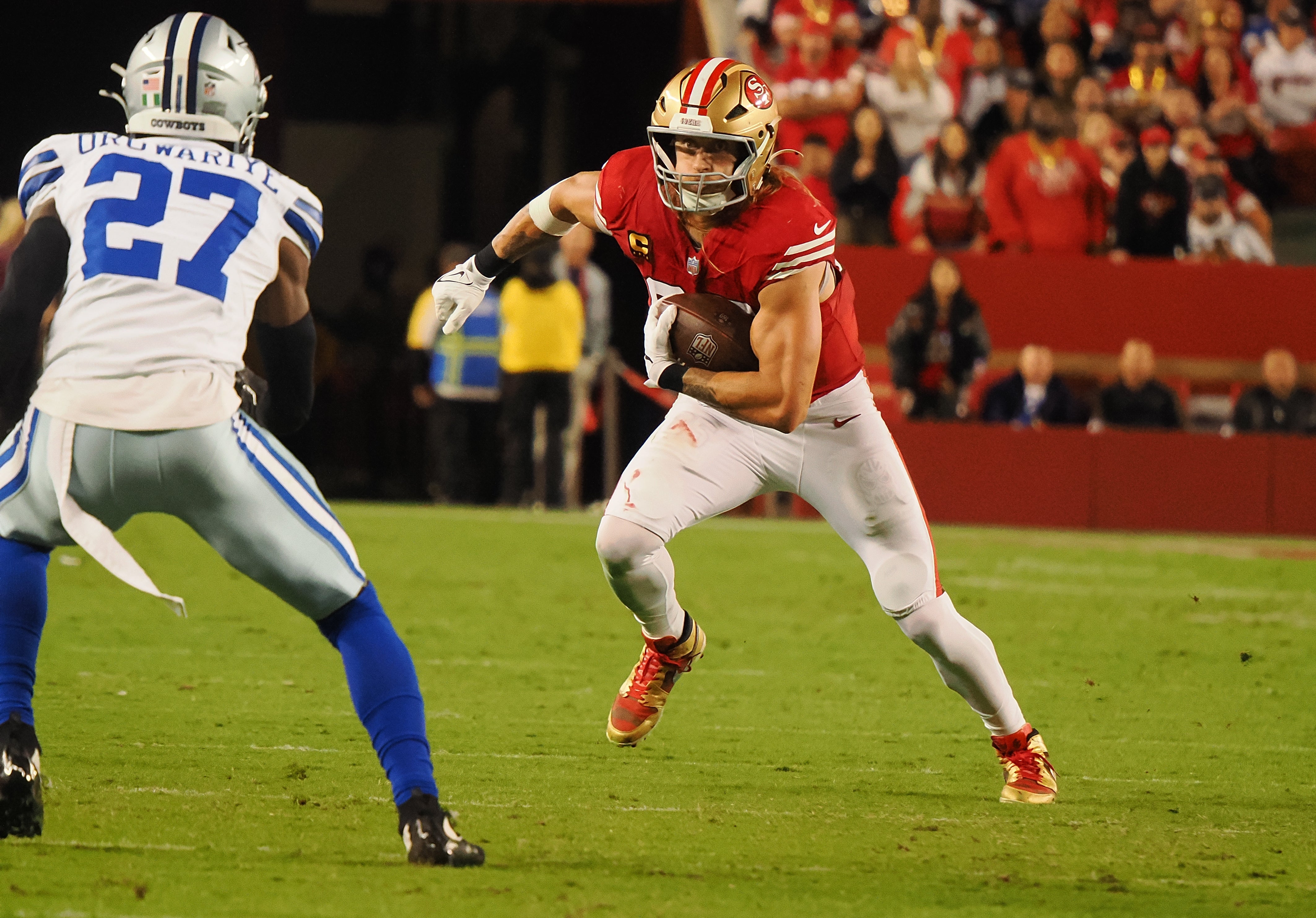 San Francisco 49ers tight end George Kittle (85) carries the ball against d27 during the second quarter at Levi's Stadium.