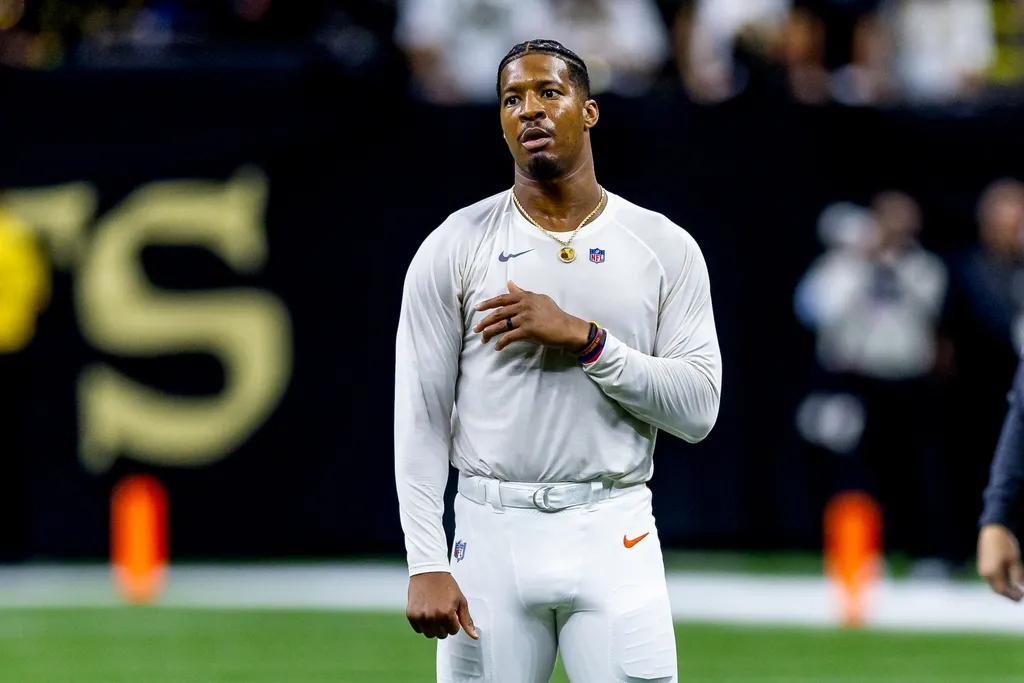 Cleveland Browns quarterback Jameis Winston (5) during warmups before the game against the New Orleans Saints at Caesars Superdome.