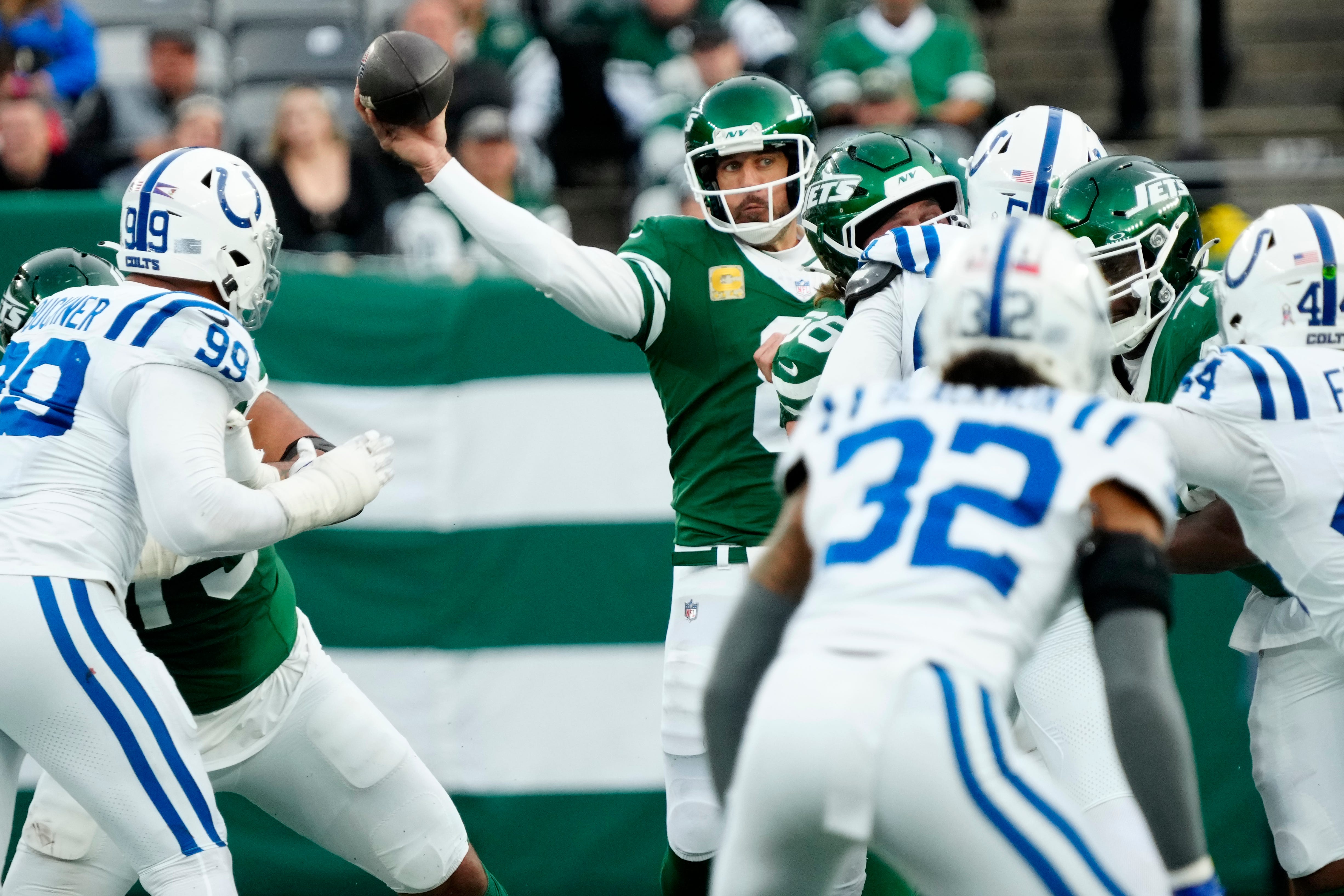 New York Jets quarterback Aaron Rodgers (8) passes to a teammate during the fourth quarter, Sunday, November 17, 2024, in East Rutherford.