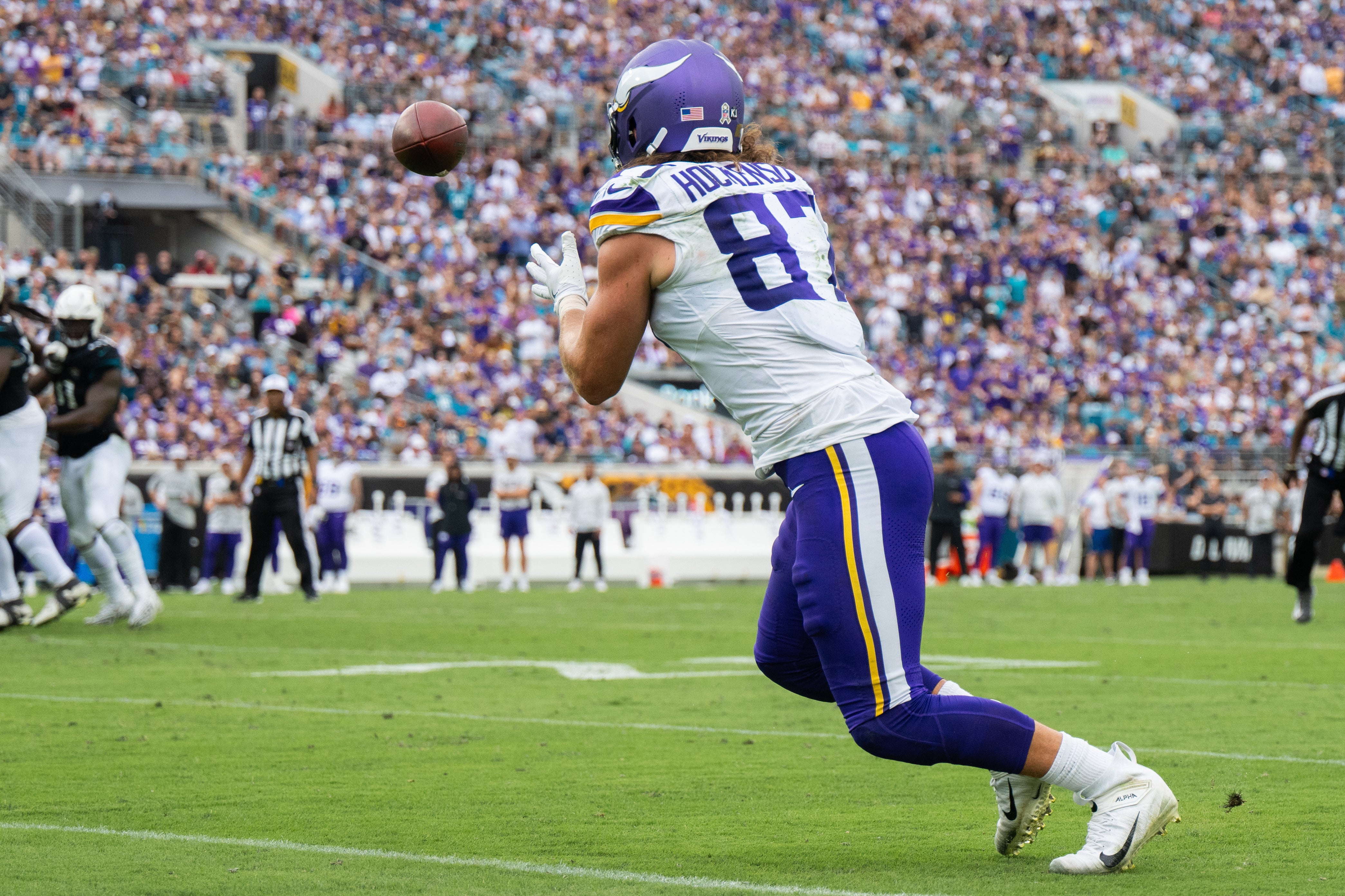 Nov 10, 2024; Jacksonville, Florida, USA; Minnesota Vikings tight end T.J. Hockenson (87) catches the ball against the Jacksonville Jaguars in the second quarter at EverBank Stadium.