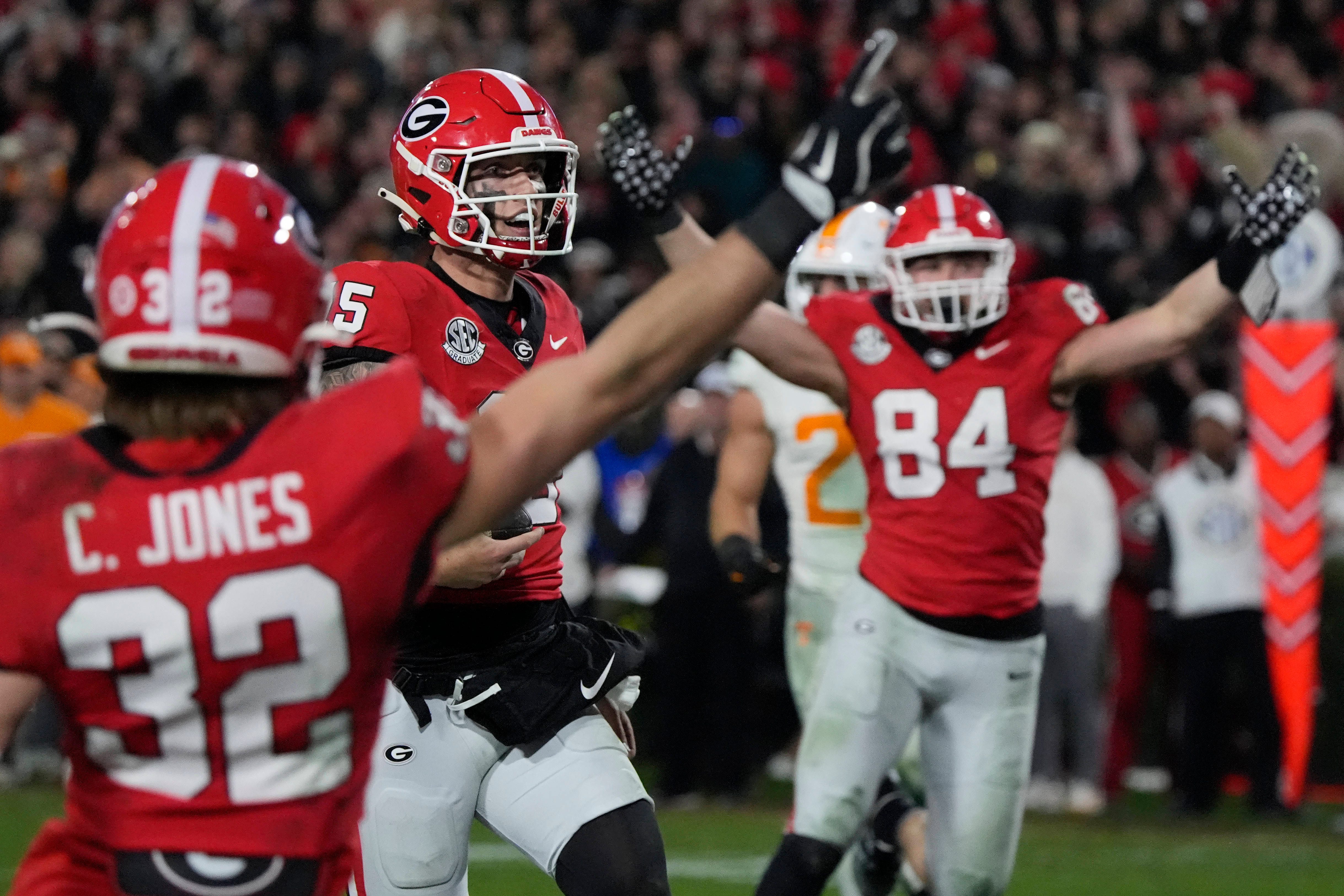 Georgia quarterback Carson Beck (15) runs into score a touchdown during the second half of a NCAA college football game against Tennessee in Athens, Ga., on Saturday, Nov. 16, 2024