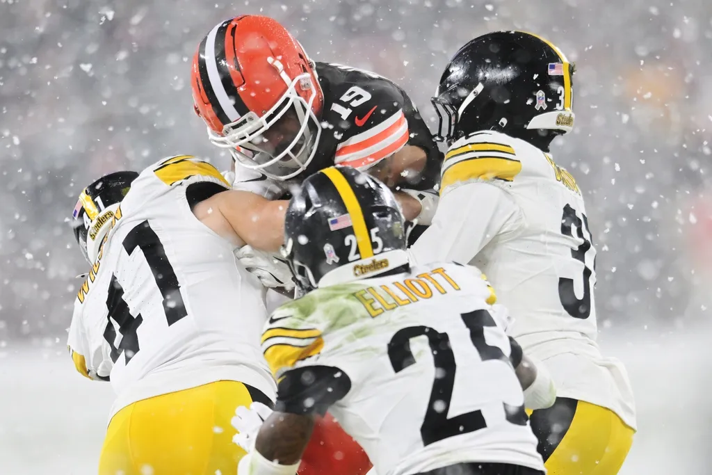 Cleveland Browns wide receiver Cedric Tillman (19) is tackled by Pittsburgh Steelers linebacker Payton Wilson (41) and safety DeShon Elliott (25) and cornerback Beanie Bishop Jr. (31)