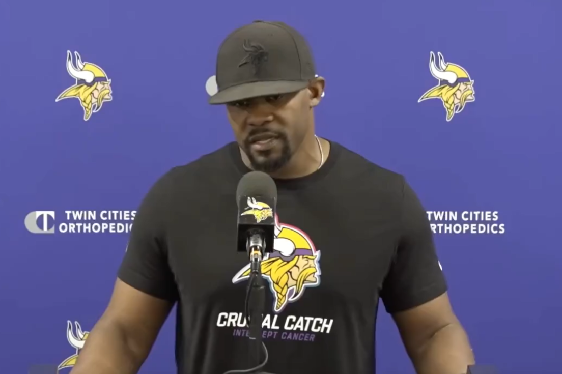 Brian Flores addresses the media leading up to matchup vs. Bears.