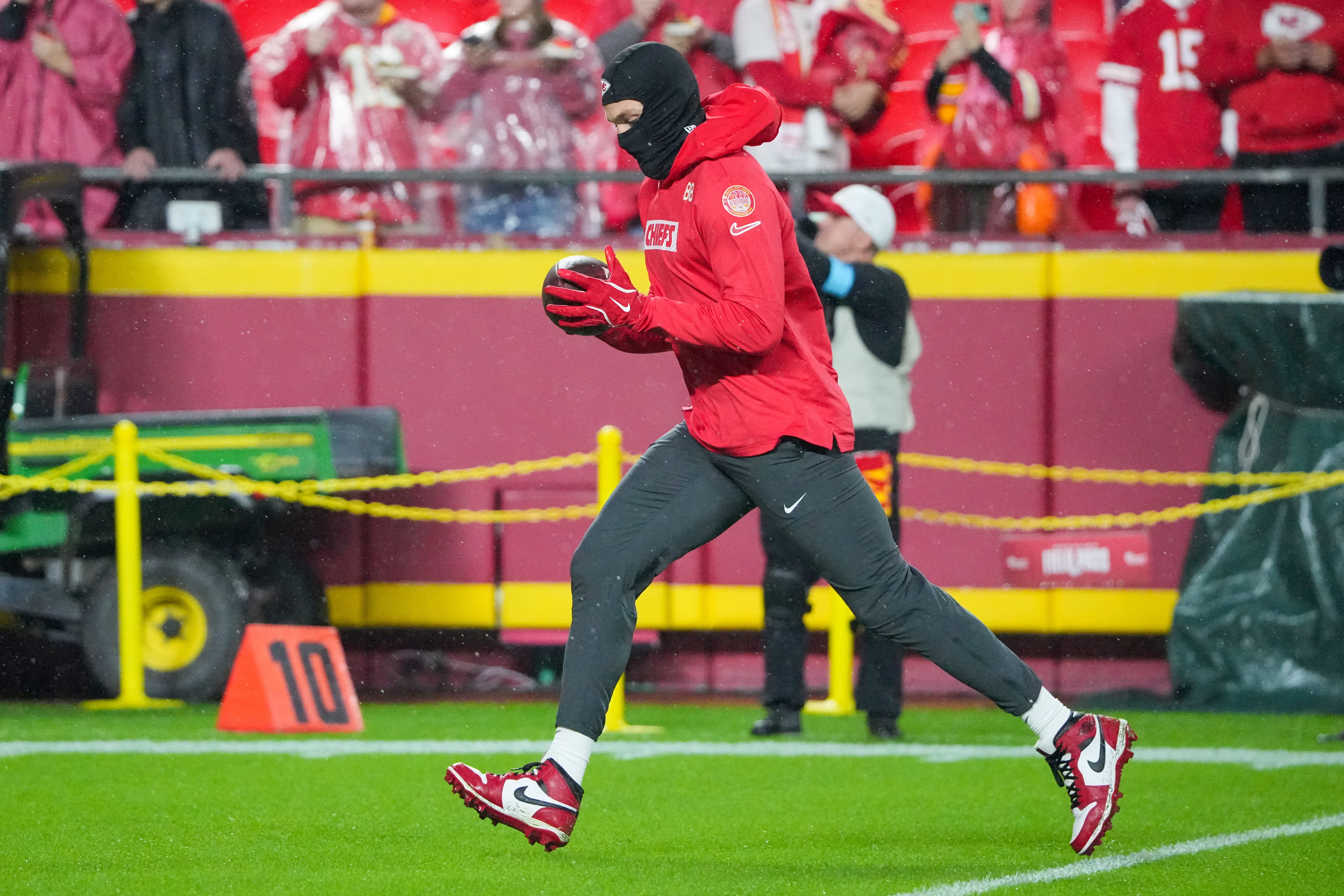 Nov 4, 2024; Kansas City, Missouri, USA; Kansas City Chiefs tight end Peyton Hendershot (88) warms up against the Tampa Bay Buccaneers prior to a game at GEHA Field at Arrowhead Stadium.