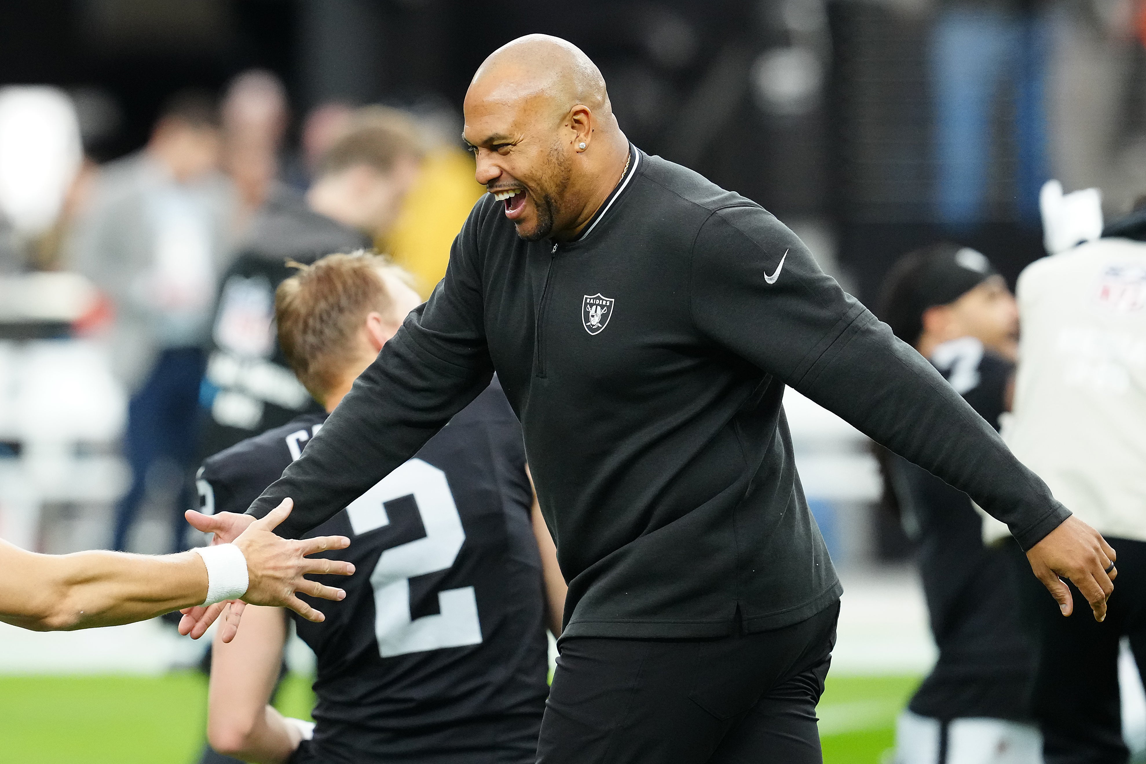 Las Vegas Raiders head coach Antonio Pierce