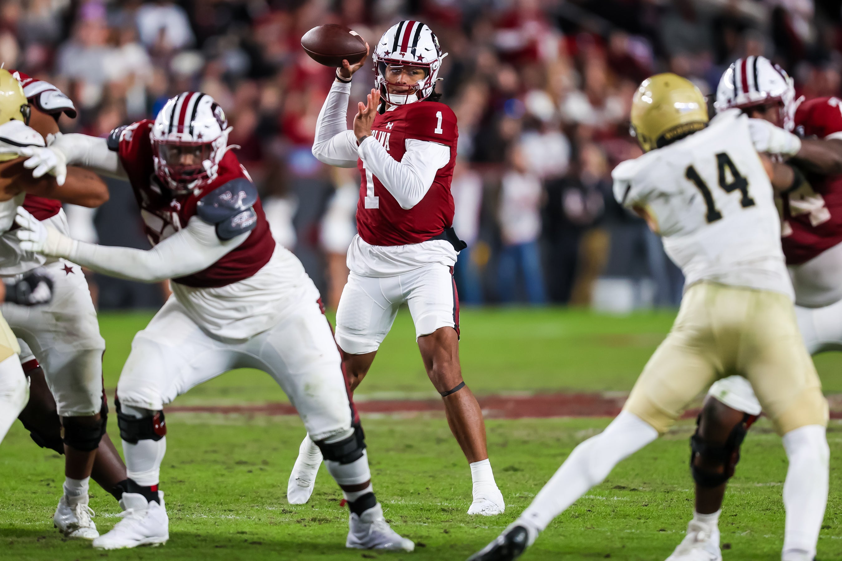 South Carolina Gamecocks quarterback Robby Ashford (1) throws the ball against the Wofford Terriers