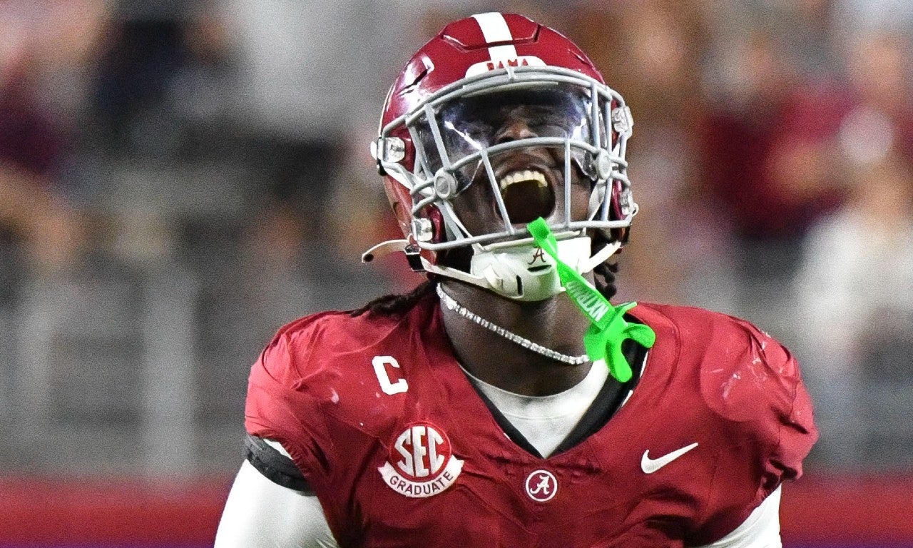 Sep 28, 2024; Tuscaloosa, Alabama, USA; Alabama Crimson Tide linebacker Deontae Lawson (0) celebrates after sacking Georgia Bulldogs quarterback Carson Beck (not pictured) at Bryant-Denny Stadium. Alabama defeated Georgia 41-34.