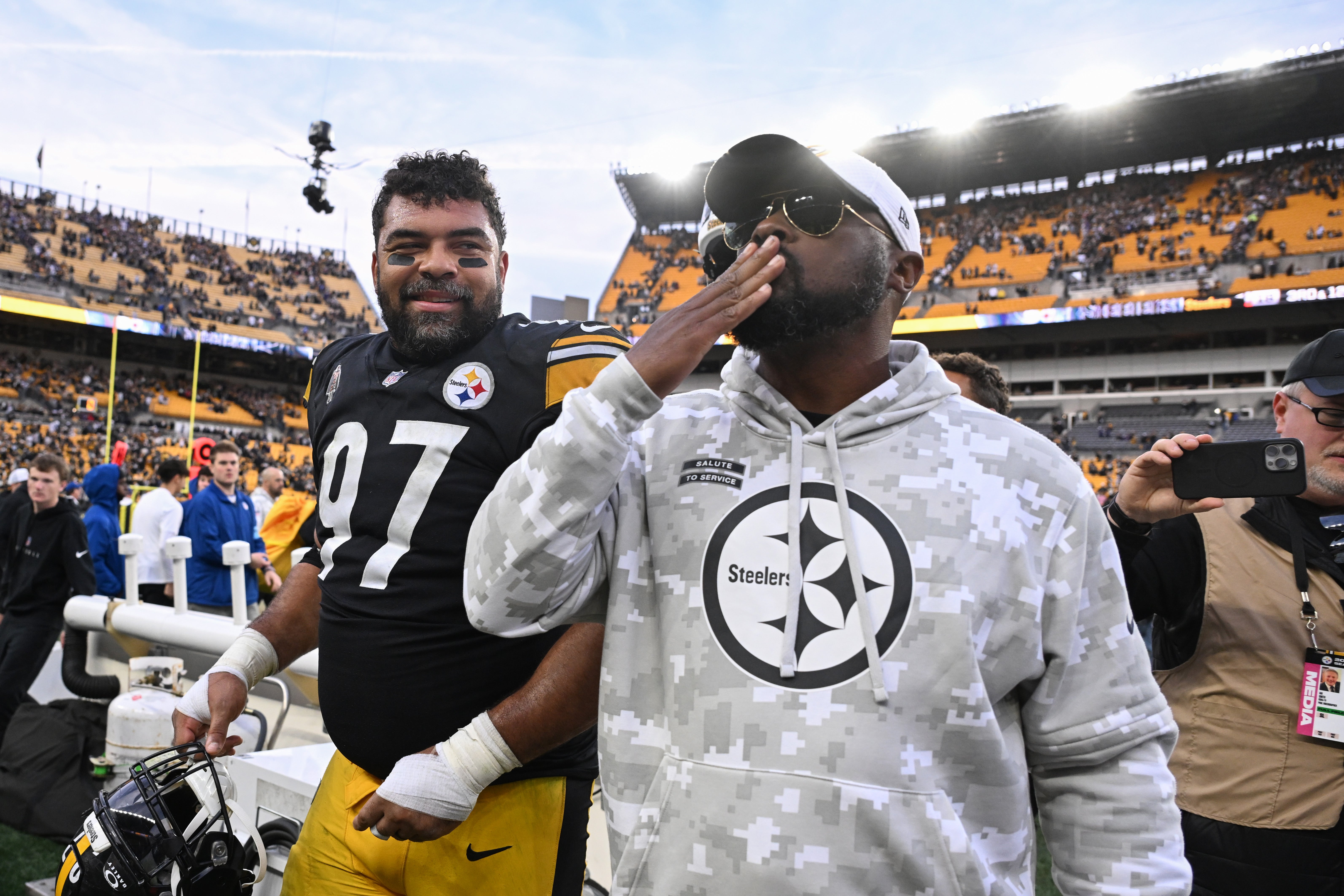 Nov 17, 2024; Pittsburgh, Pennsylvania, USA; Pittsburgh Steelers head coach Mike Tomlin and defensive tackle Cameron Heyward (97) celebrate a 18-16 victory over the Baltimore Ravens at Acrisure Stadium.