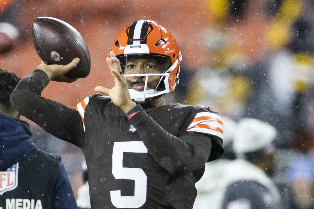 Cleveland Browns quarterback Jameis Winston (5) throws the ball during warm ups before the game against the Pittsburgh Steelers at Huntington Bank Field Stadium.