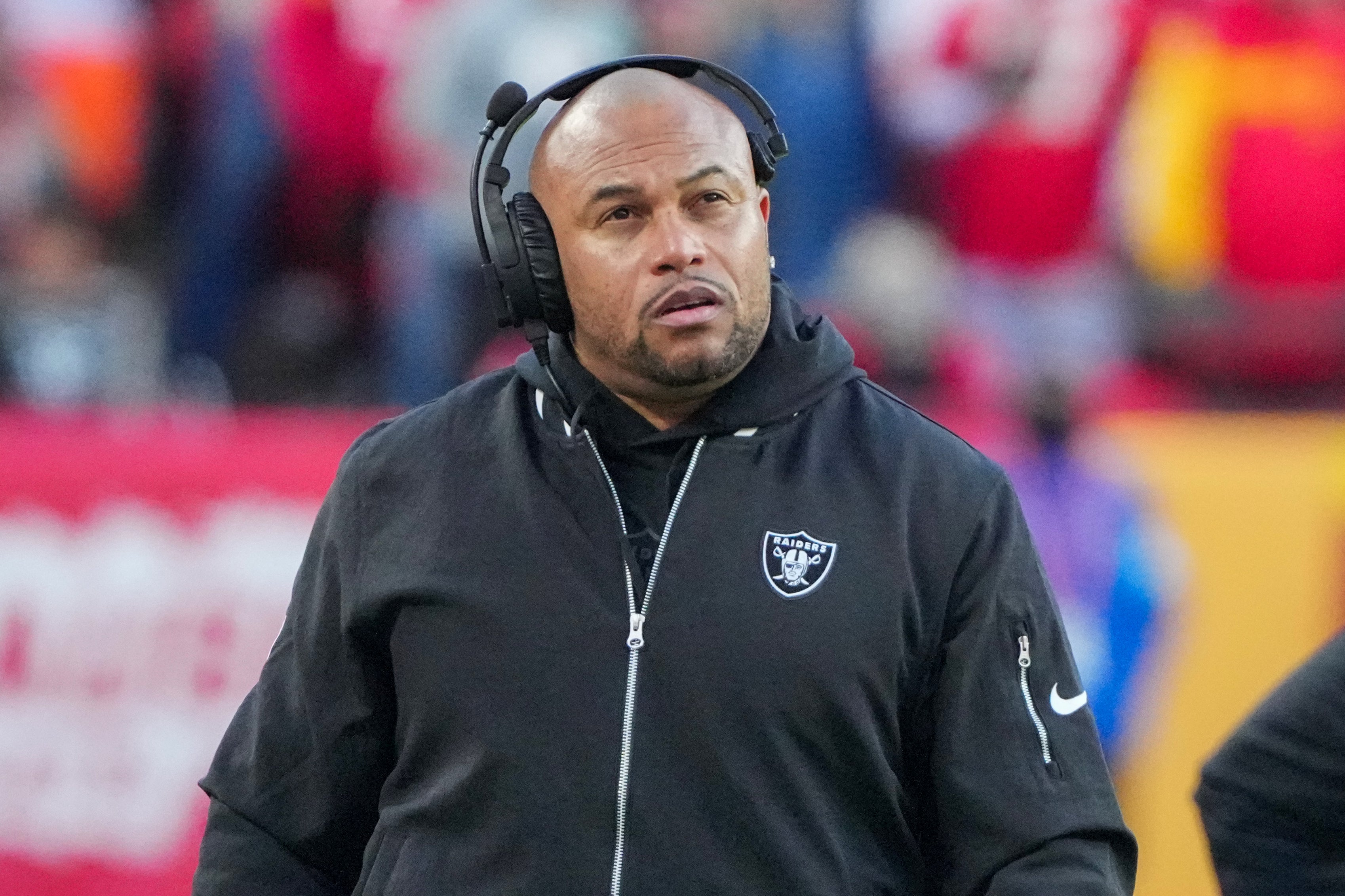 Las Vegas Raiders head coach Antonio Pierce