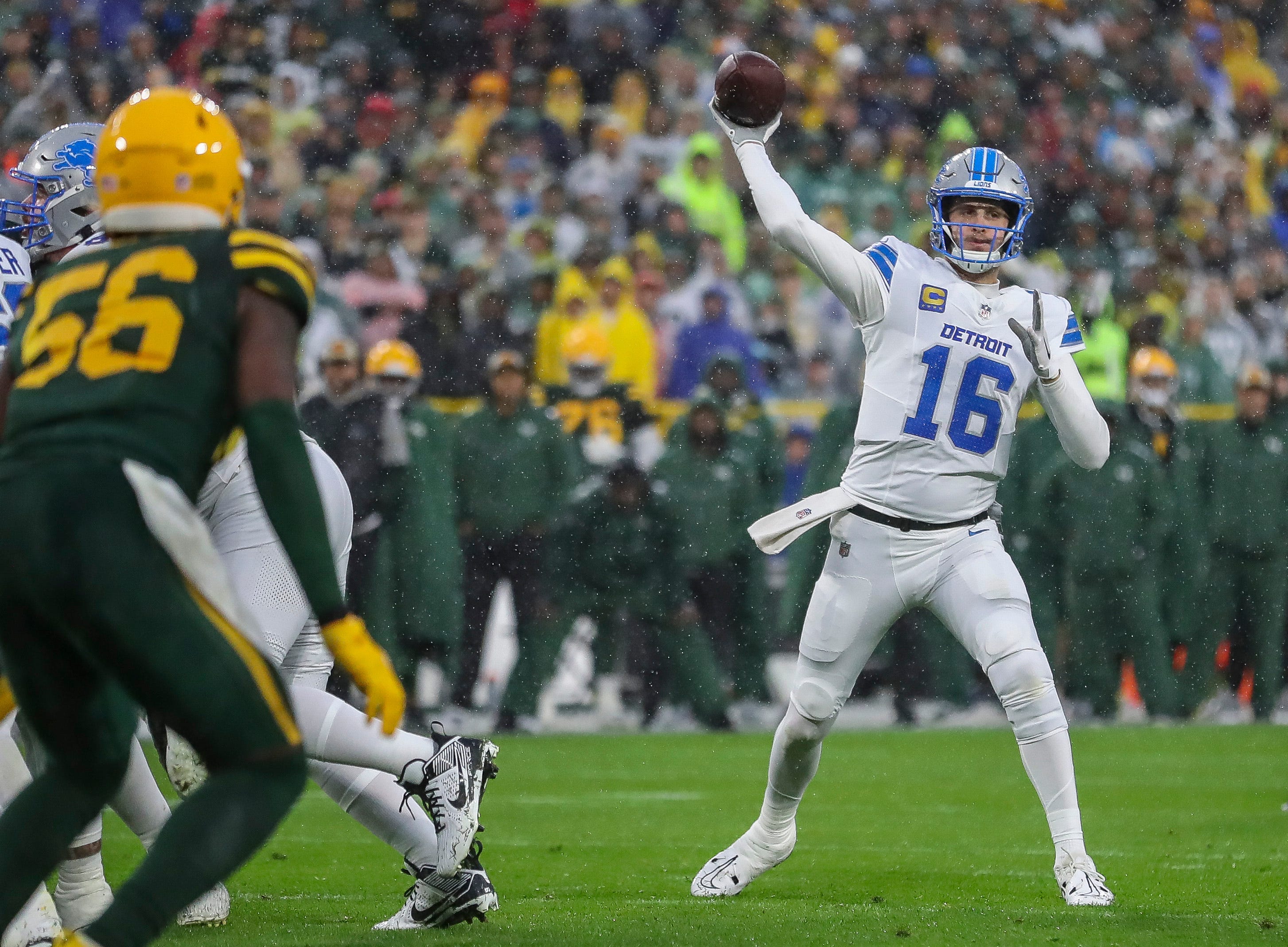 Detroit Lions quarterback Jared Goff passes the ball against the Green Bay Packers.