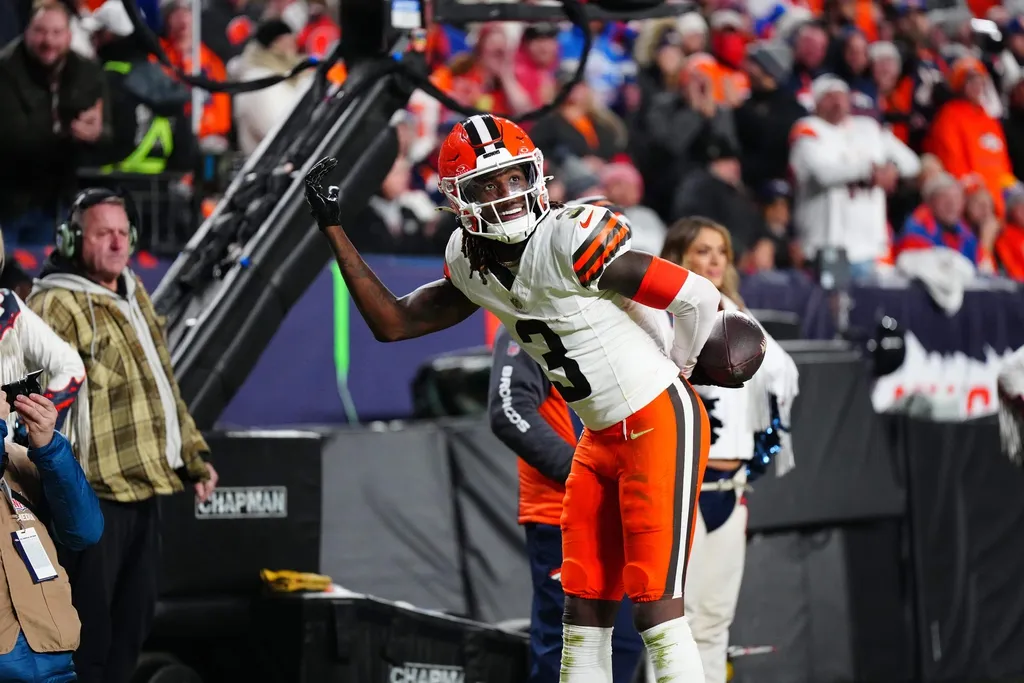 Cleveland Browns wide receiver Jerry Jeudy (3) reacts after his two point conversion in the third quarter against the Denver Broncos at Empower Field at Mile High.