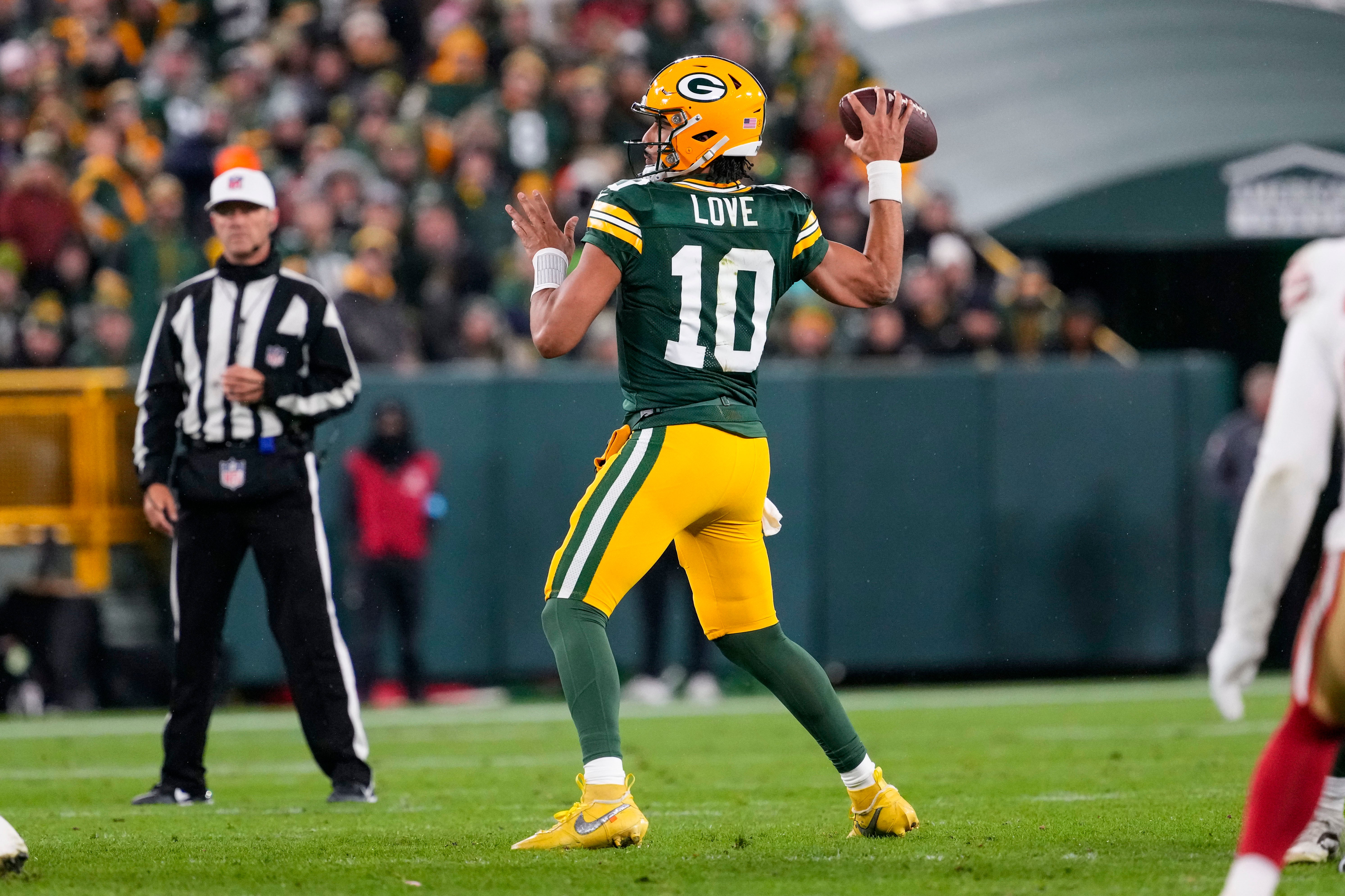 Nov 24, 2024; Green Bay, Wisconsin, USA; Green Bay Packers quarterback Jordan Love (10) during the game against the San Francisco 49ers at Lambeau Field.
