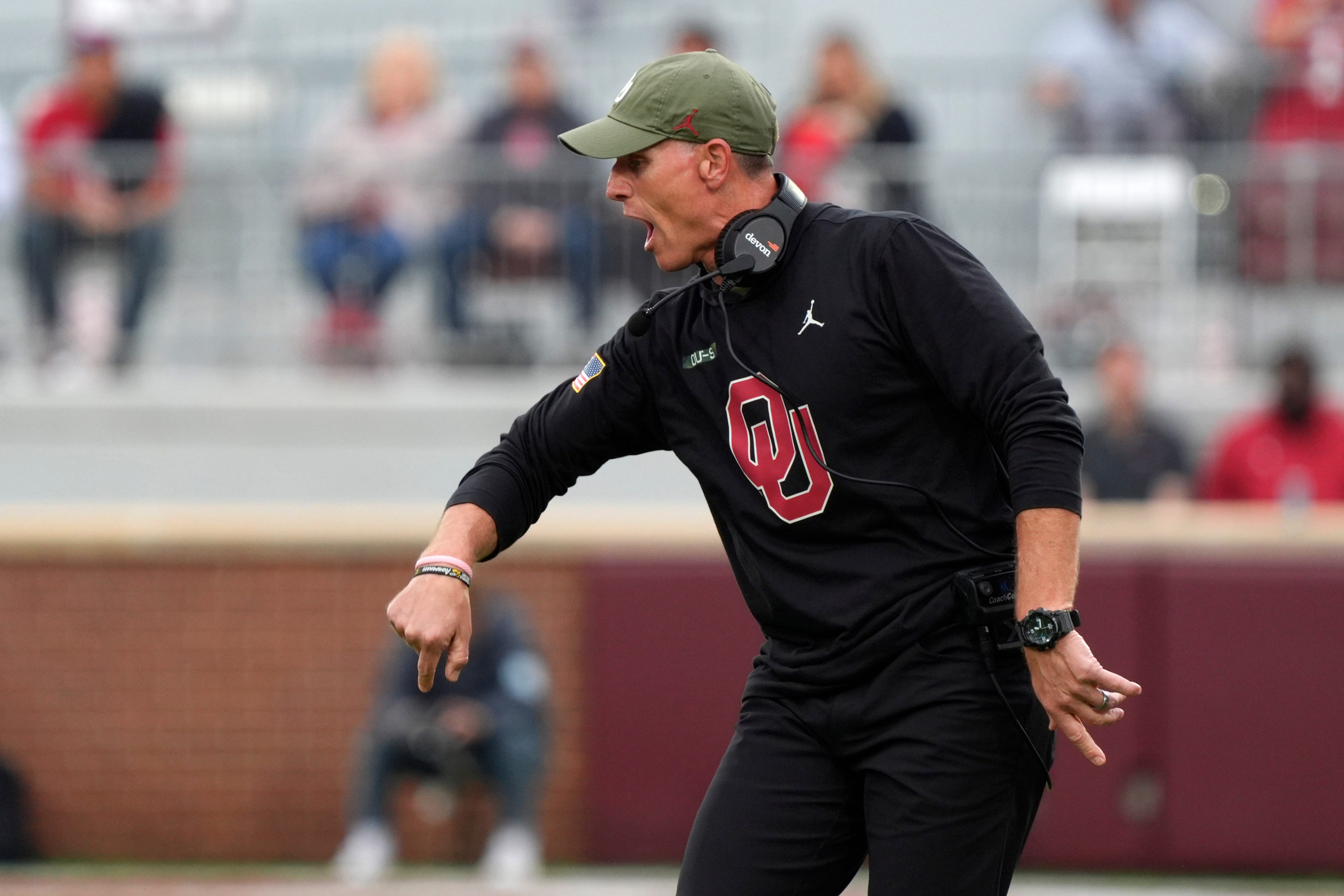 Oklahoma Sooners head coach Brent Venables