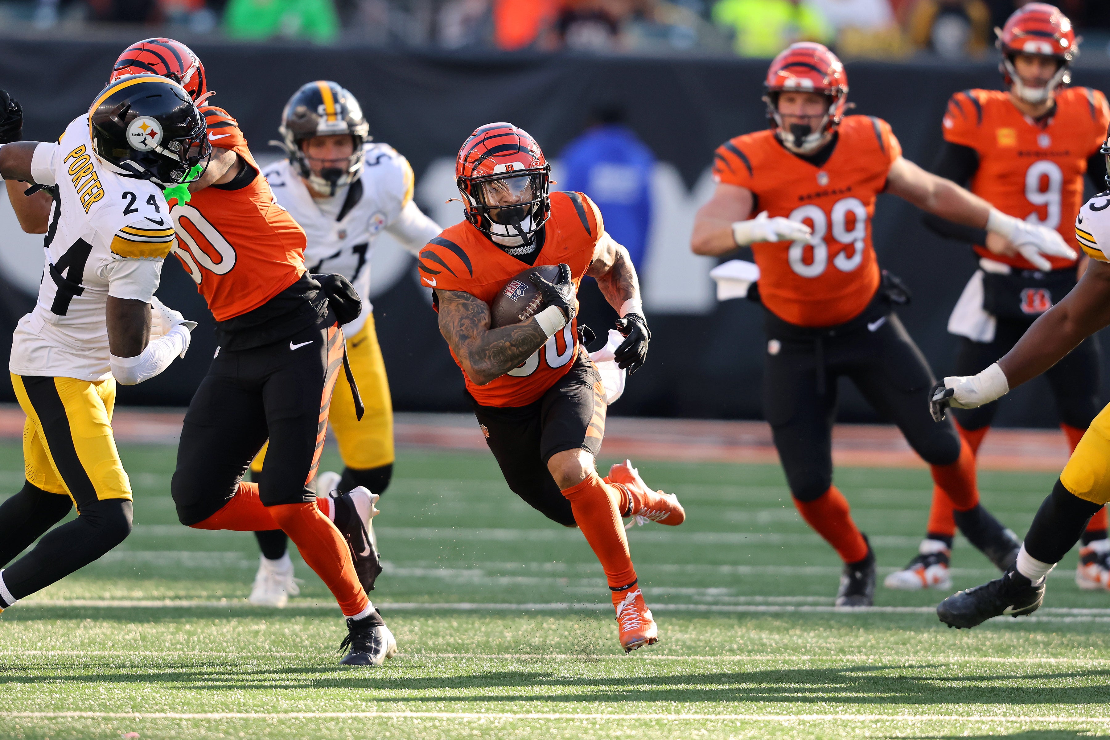 Bengals running back Chase Brown (30) runs the ball during the first quarter against the Steelers.