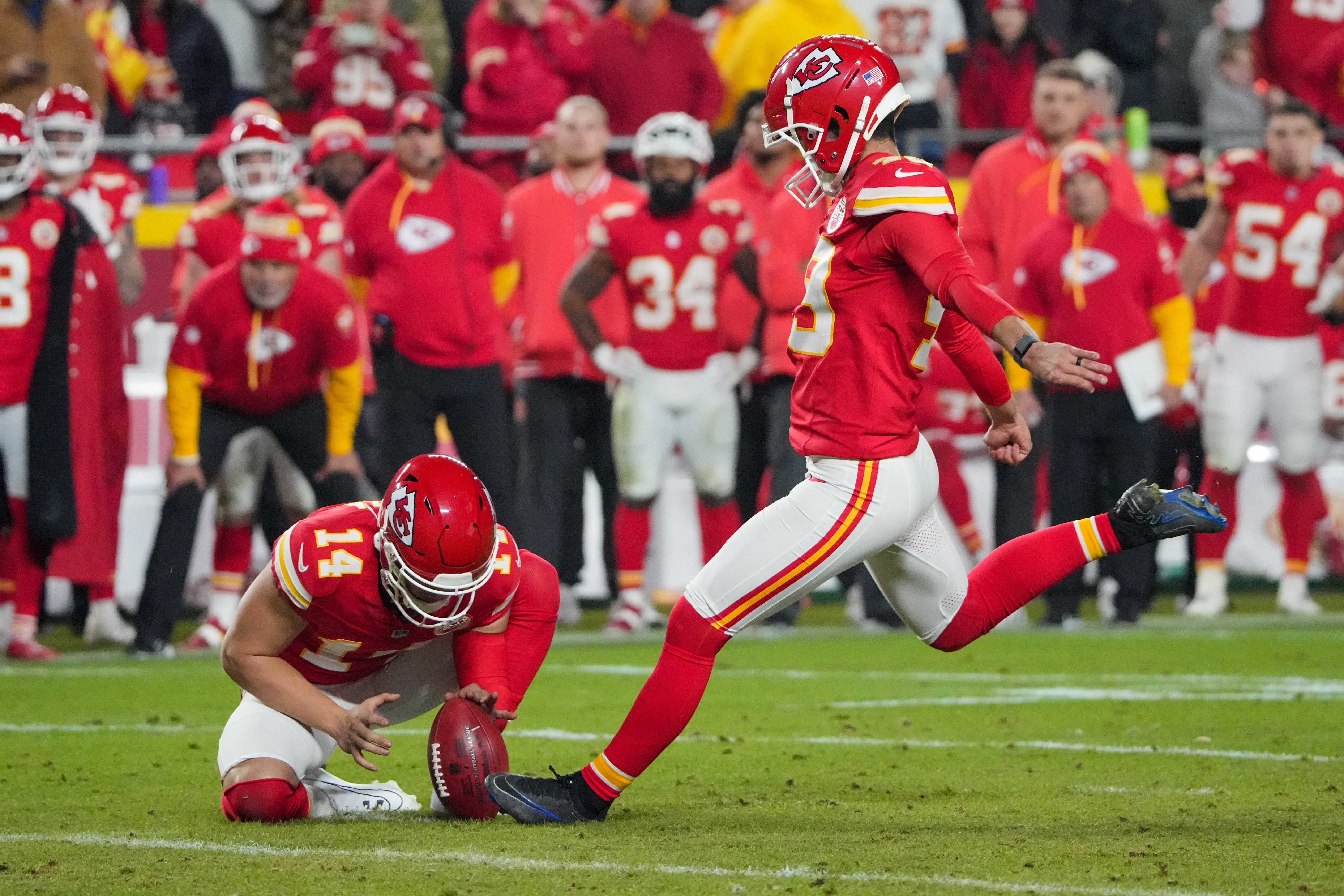 Chiefs place kicker Matthew Wright (49) kicks the winning field goal against the Chargers.
