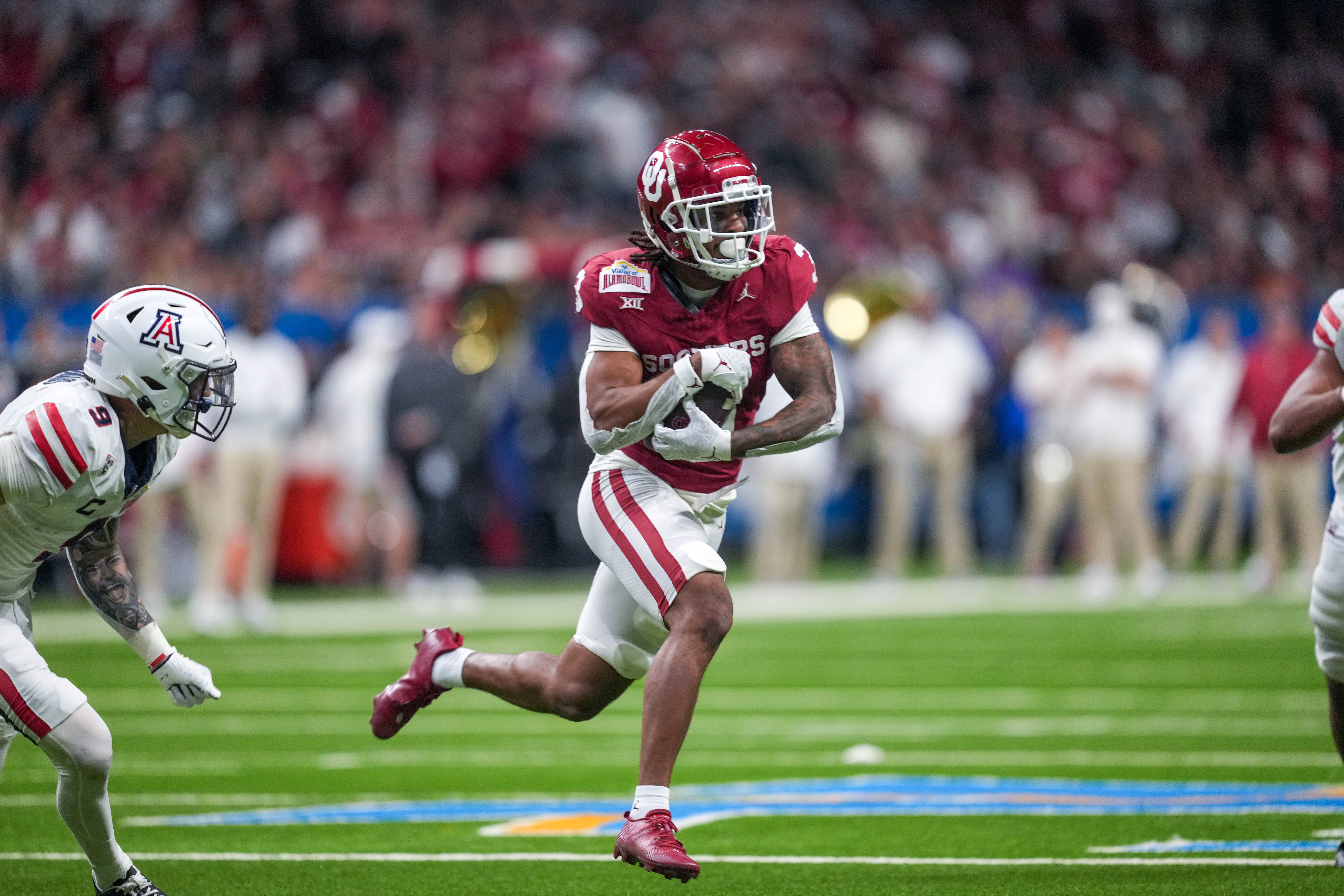Dec 28, 2023; San Antonio, TX, USA; Oklahoma Sooners wide receiver Jalil Farooq (3) runs the ball in the first half against the Arizona Wildcats at Alamodome.