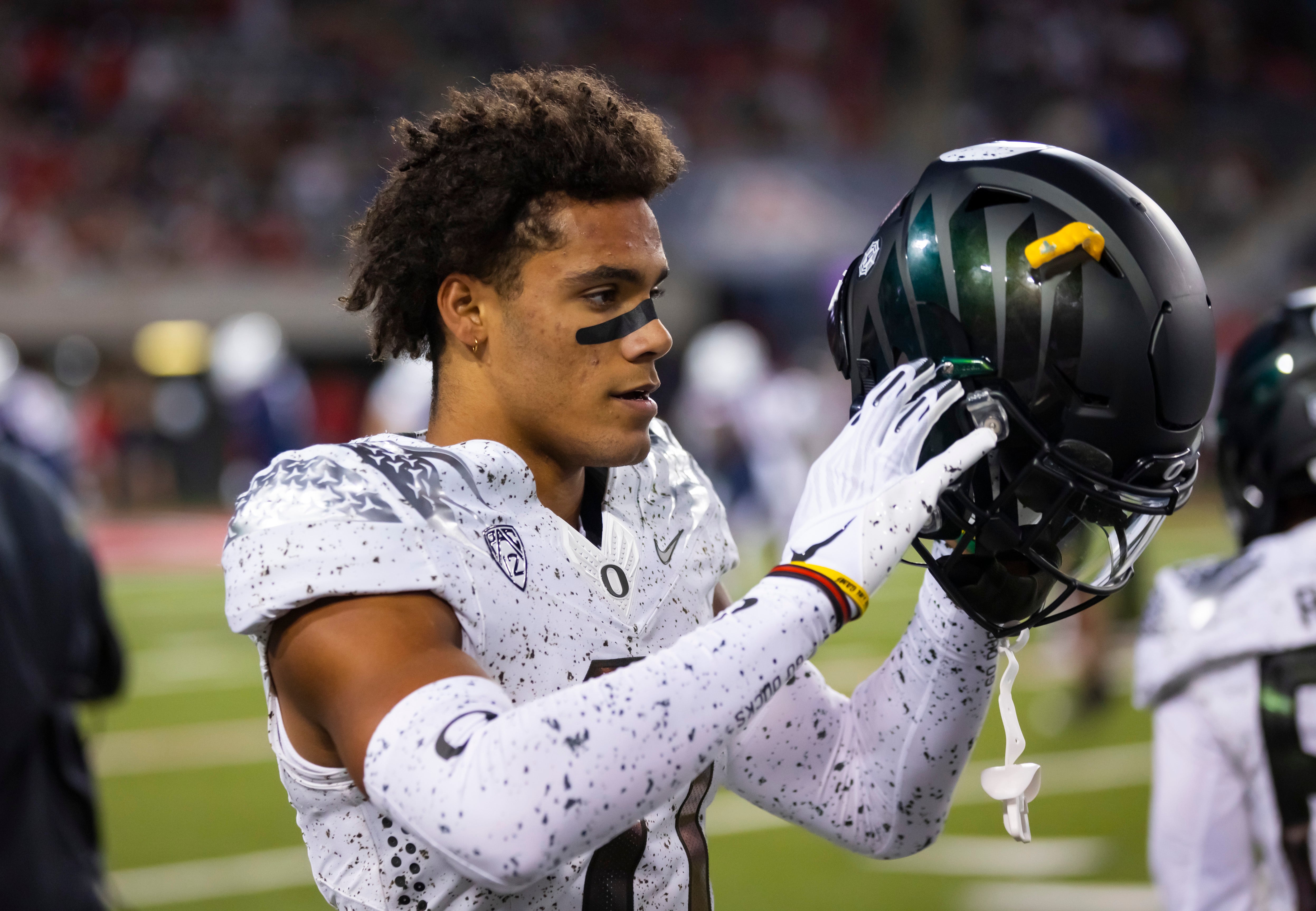 Oct 8, 2022; Tucson, Arizona, USA; Oregon Ducks defensive back Christian Gonzalez (0) against the Arizona Wildcats at Arizona Stadium.