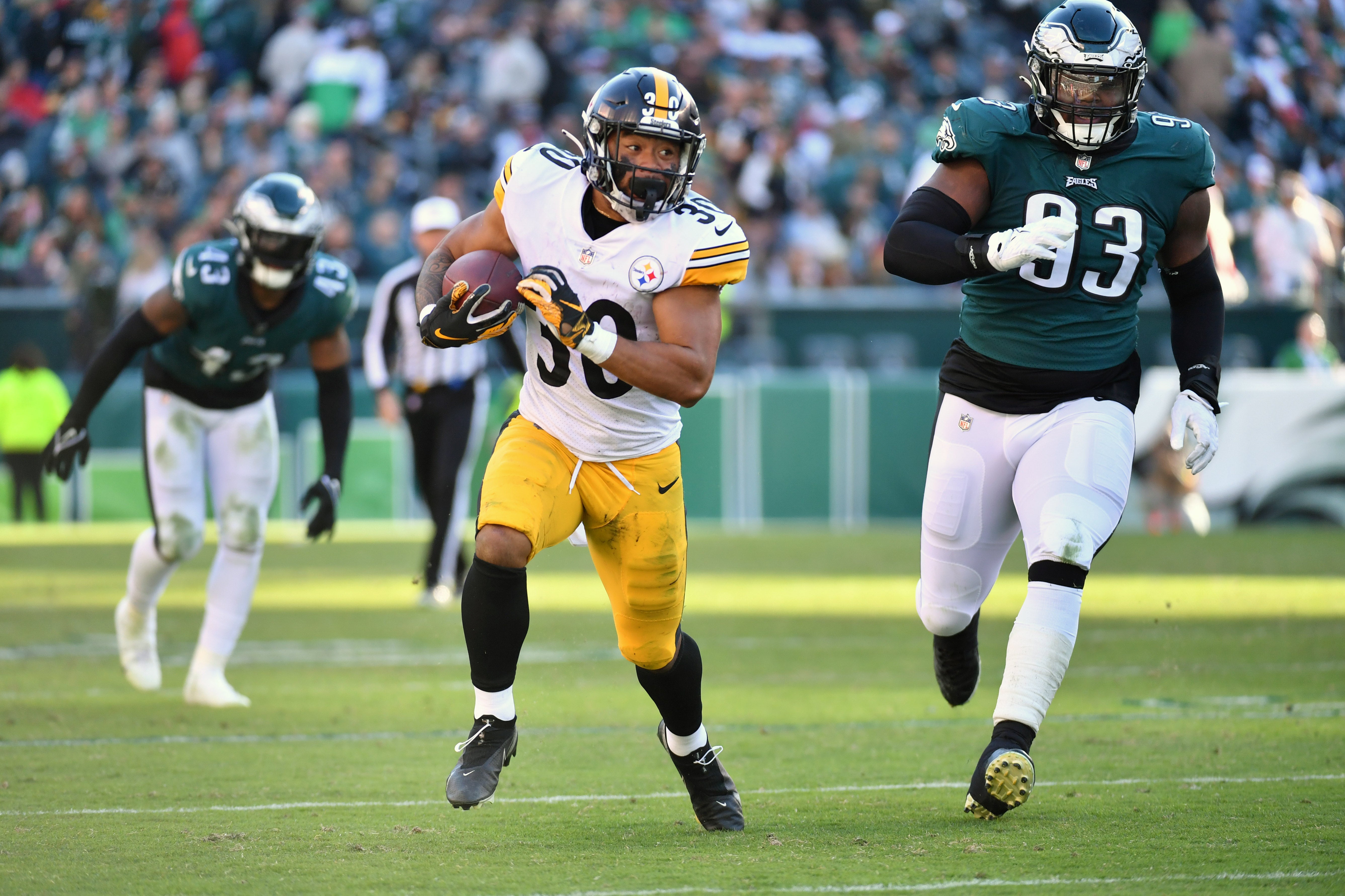 Oct 30, 2022; Philadelphia, Pennsylvania, USA; Pittsburgh Steelers running back Jaylen Warren (30) runs with the football against the Philadelphia Eagles at Lincoln Financial Field.